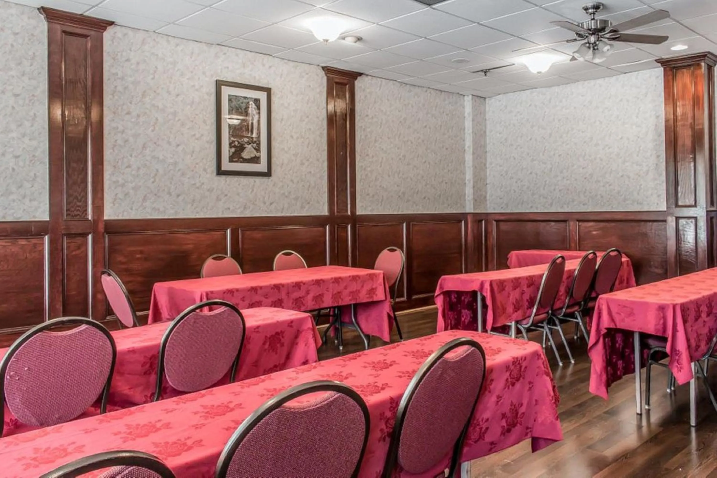Meeting/conference room in FairBridge Inn & Suites Poconos