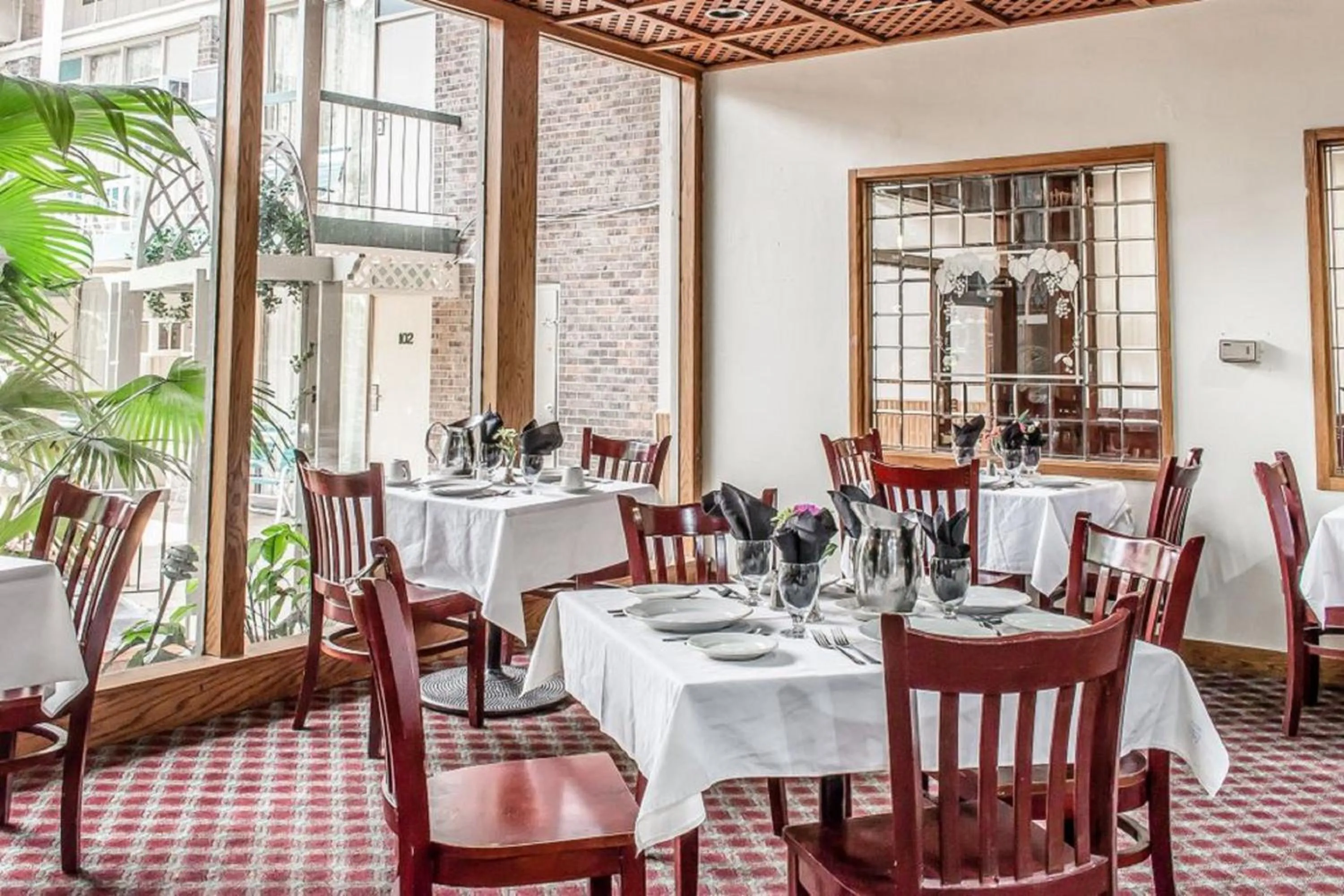 Restaurant/places to eat in FairBridge Inn & Suites Poconos