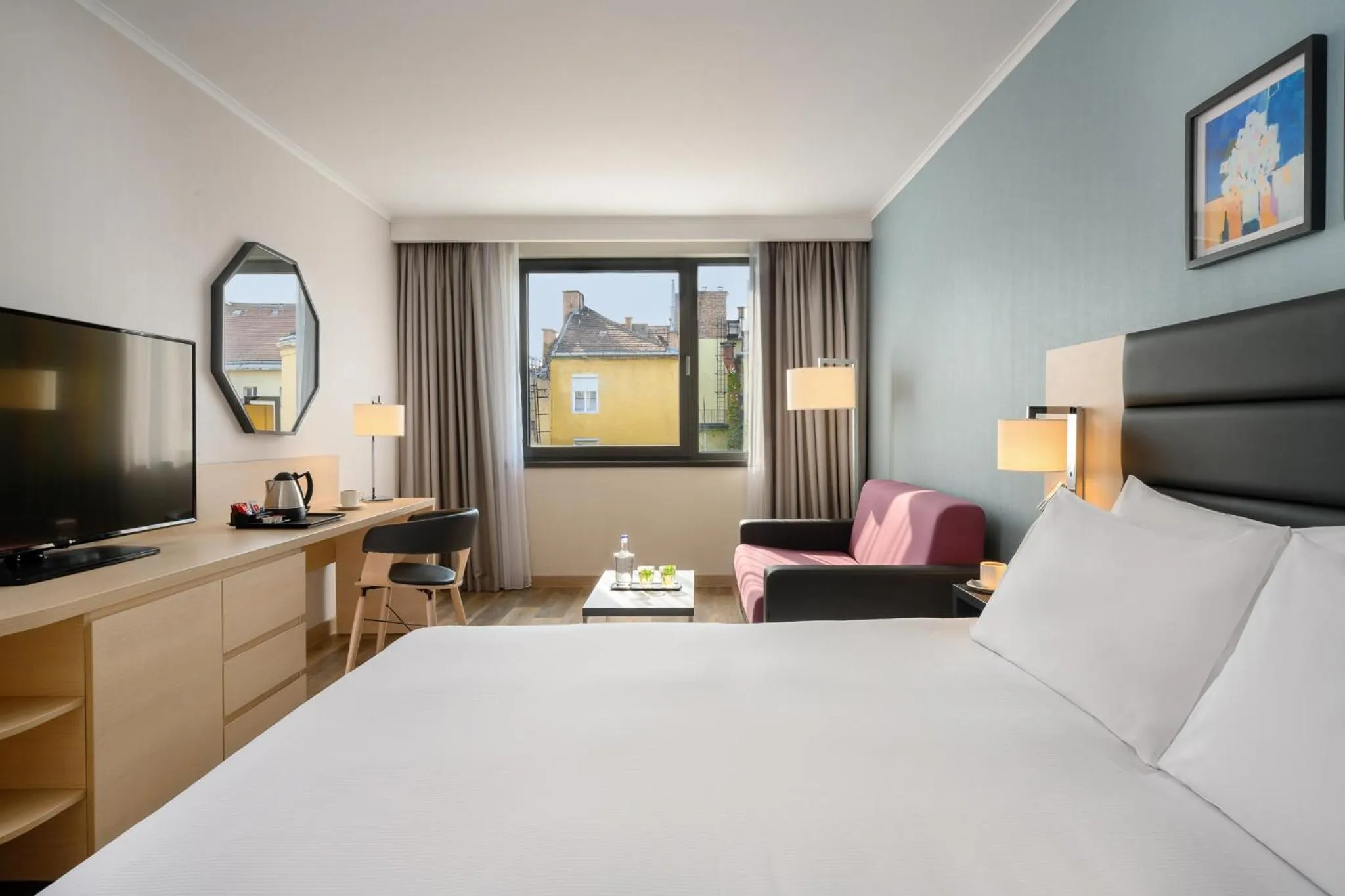 View (from property/room), Bed in Hilton Garden Inn Budapest City Centre