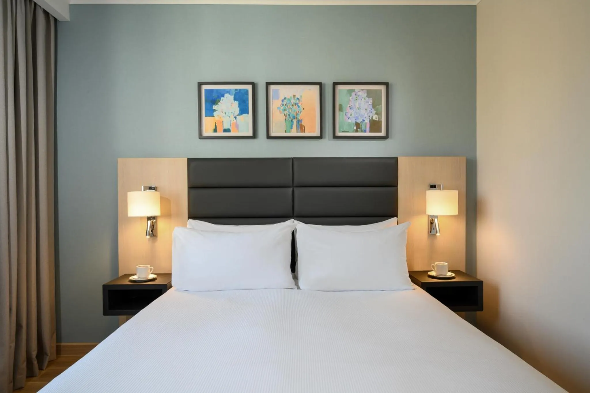 Coffee/tea facilities, Bed in Hilton Garden Inn Budapest City Centre