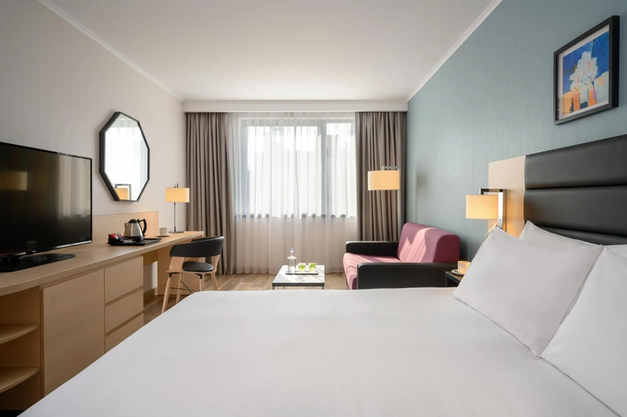 Coffee/tea facilities, Bed in Hilton Garden Inn Budapest City Centre