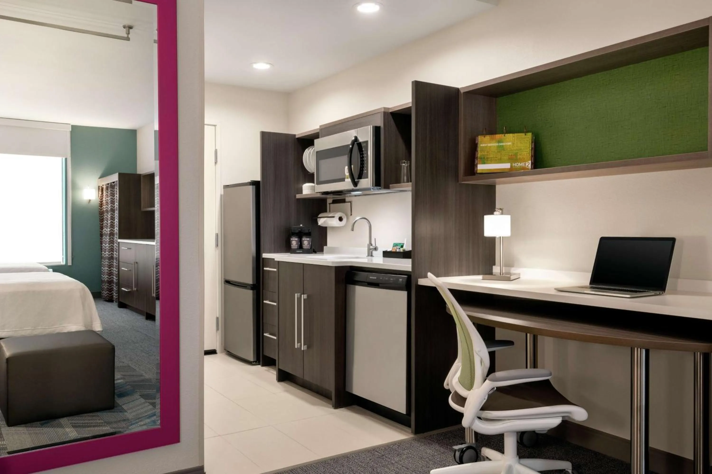 Bedroom, Bed in Home2 Suites By Hilton Houston-Pearland, Tx