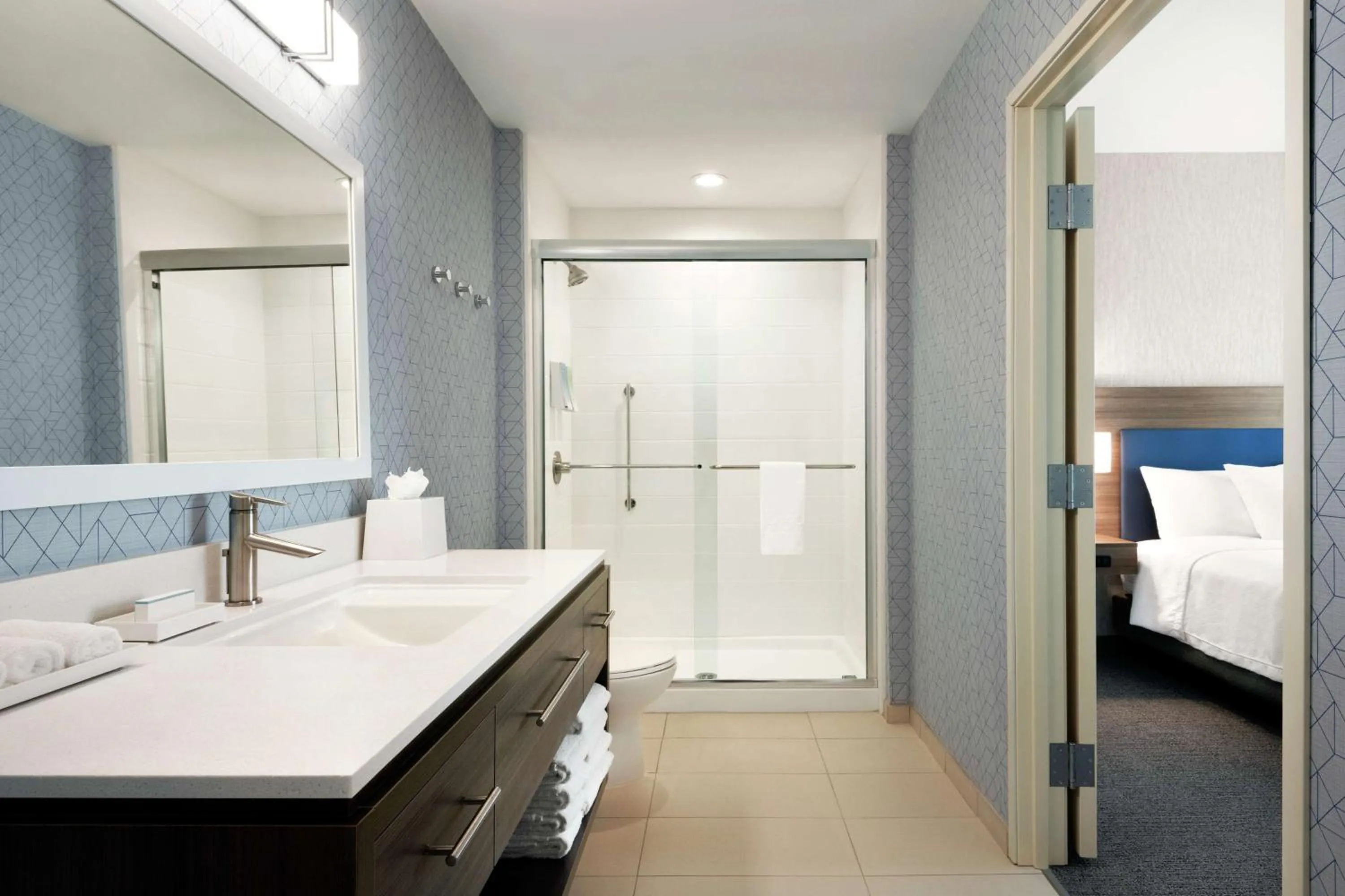 Bathroom, Bed in Home2 Suites By Hilton Houston-Pearland, Tx