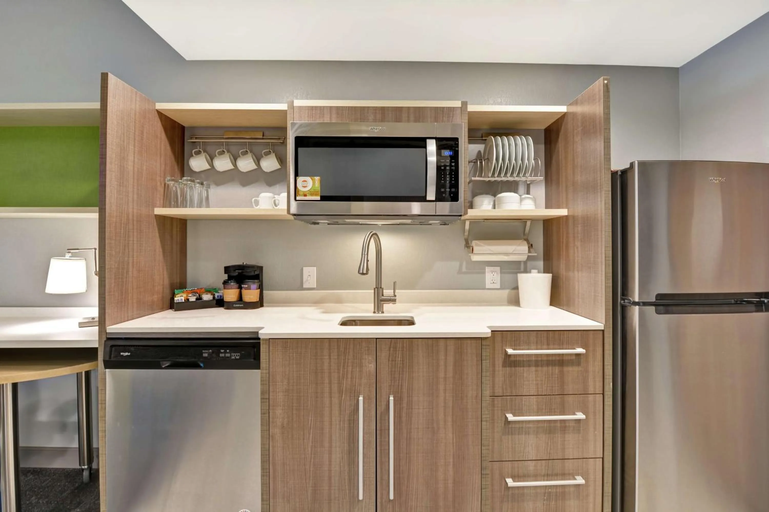 Kitchen or kitchenette in Home2 Suites By Hilton Jacksonville South St Johns Town Ctr