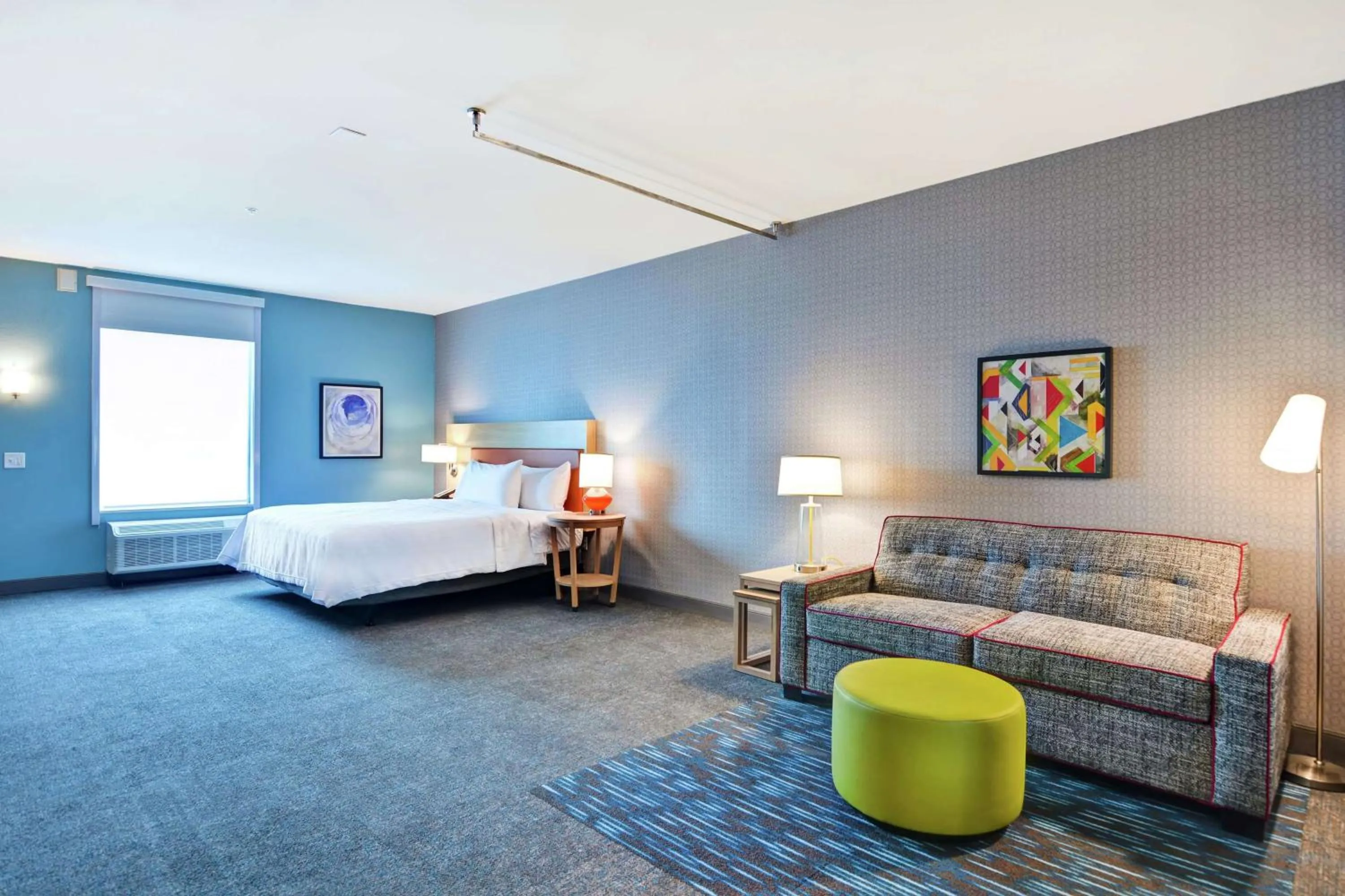 Living room, Bed in Home2 Suites By Hilton Jacksonville South St Johns Town Ctr