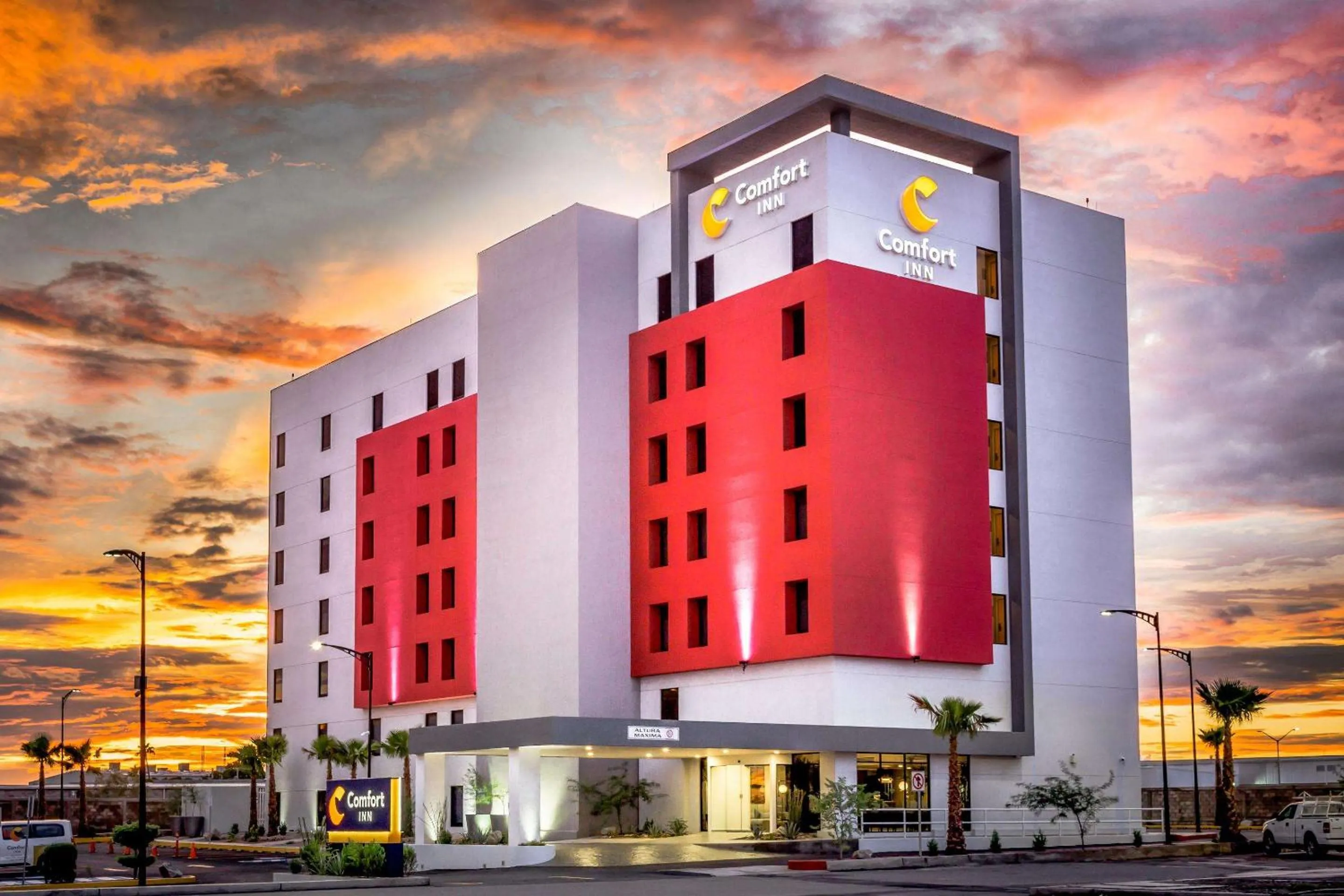 Property building in Comfort Inn Hermosillo Aeropuerto