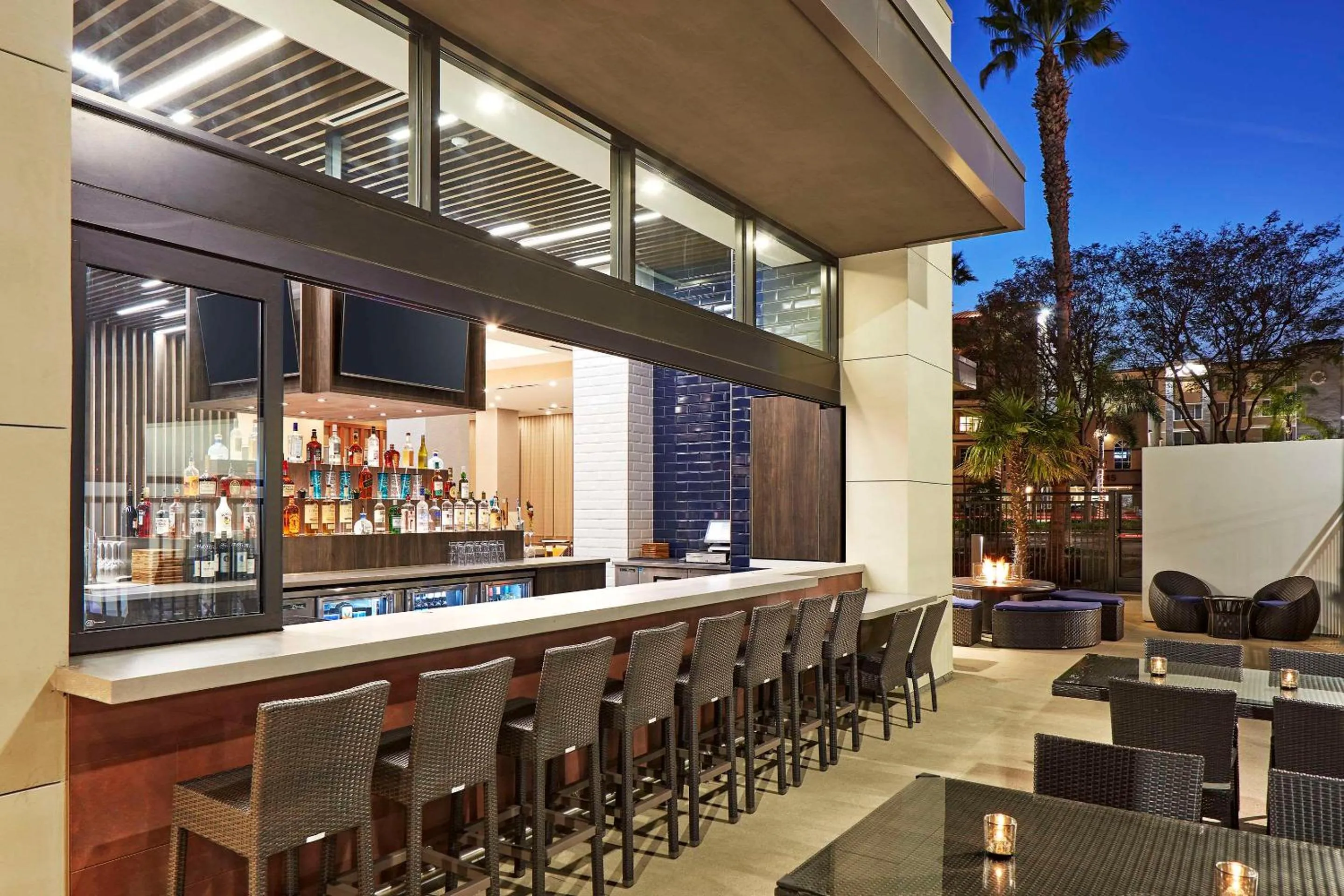 Restaurant/places to eat in Cambria Hotel & Suites Anaheim Resort Area