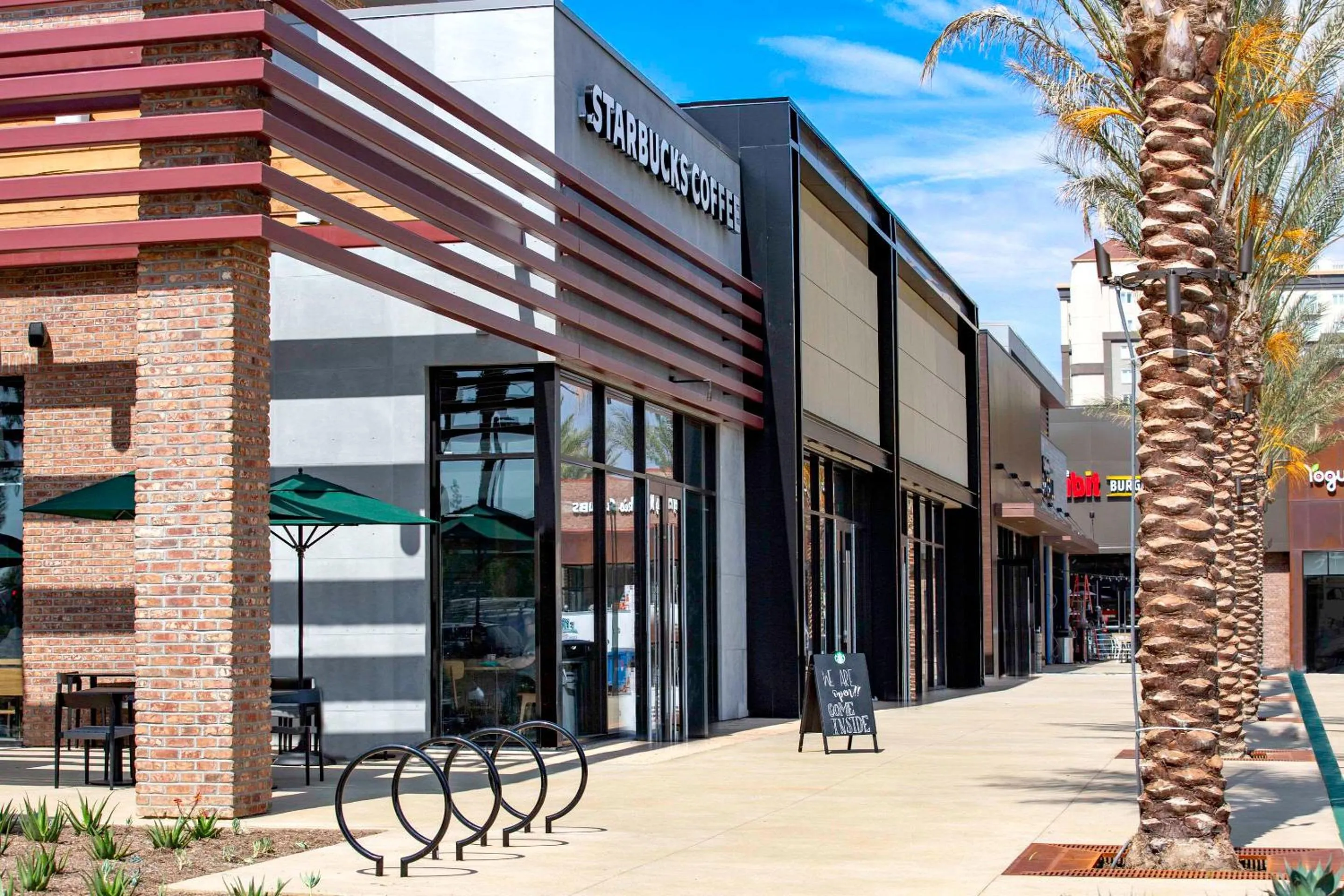 Restaurant/places to eat in Cambria Hotel & Suites Anaheim Resort Area