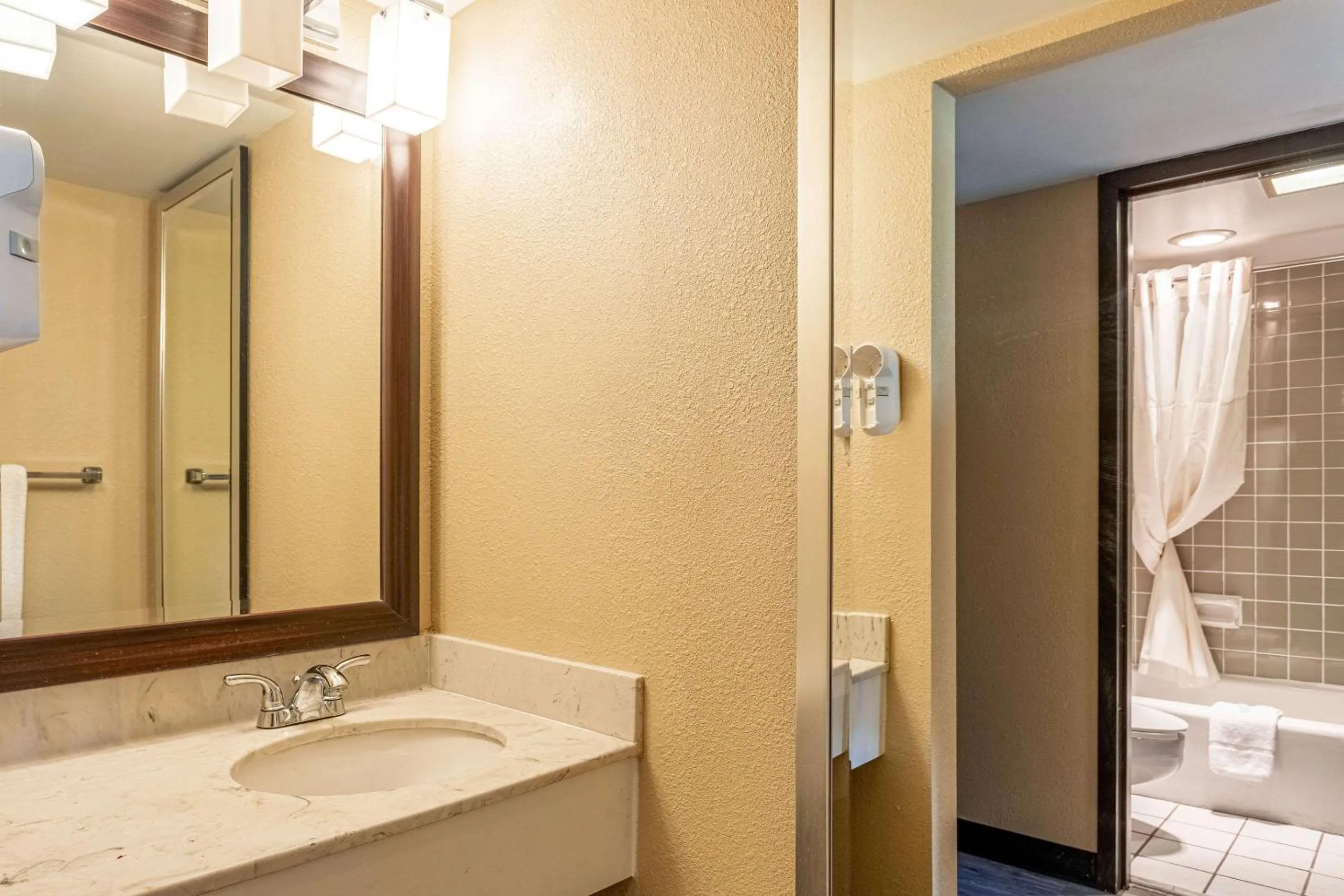 Bathroom in Suburban Studios