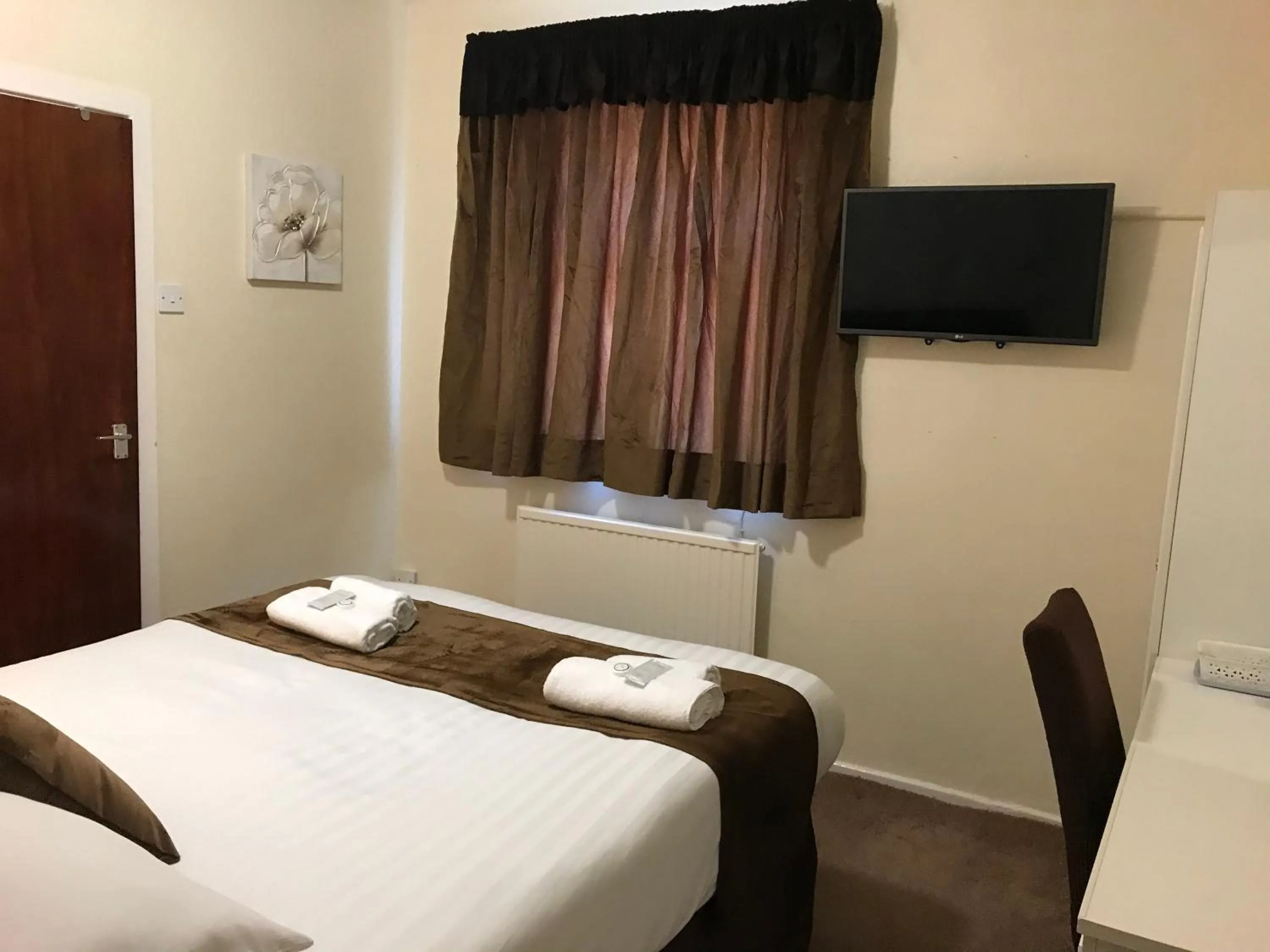 Bedroom, Bed in The Feathers Hotel