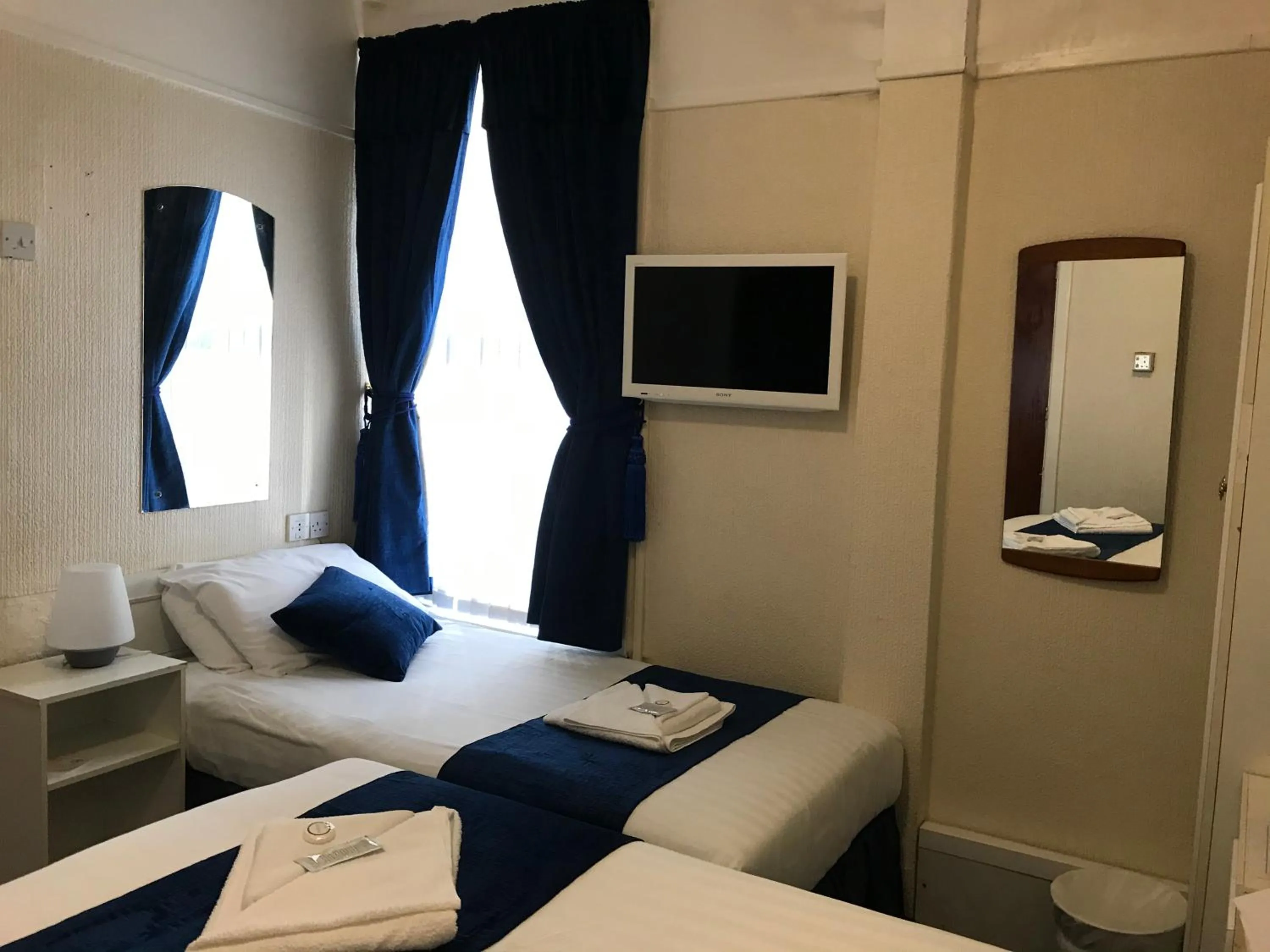 Bedroom, Bed in The Feathers Hotel