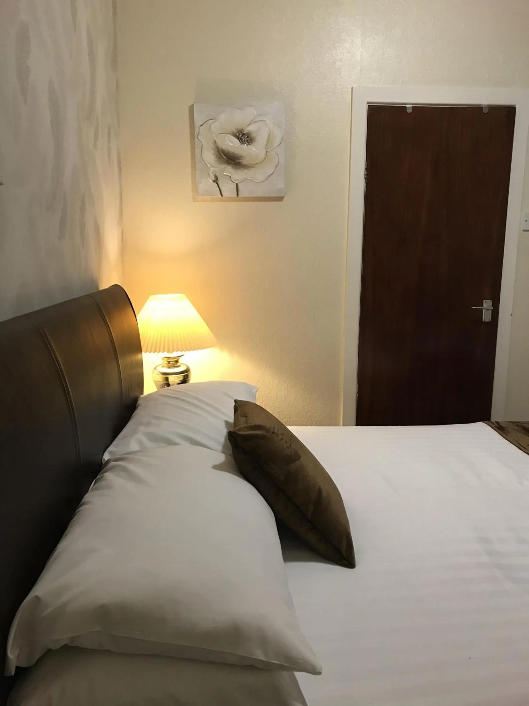 Bedroom, Bed in The Feathers Hotel