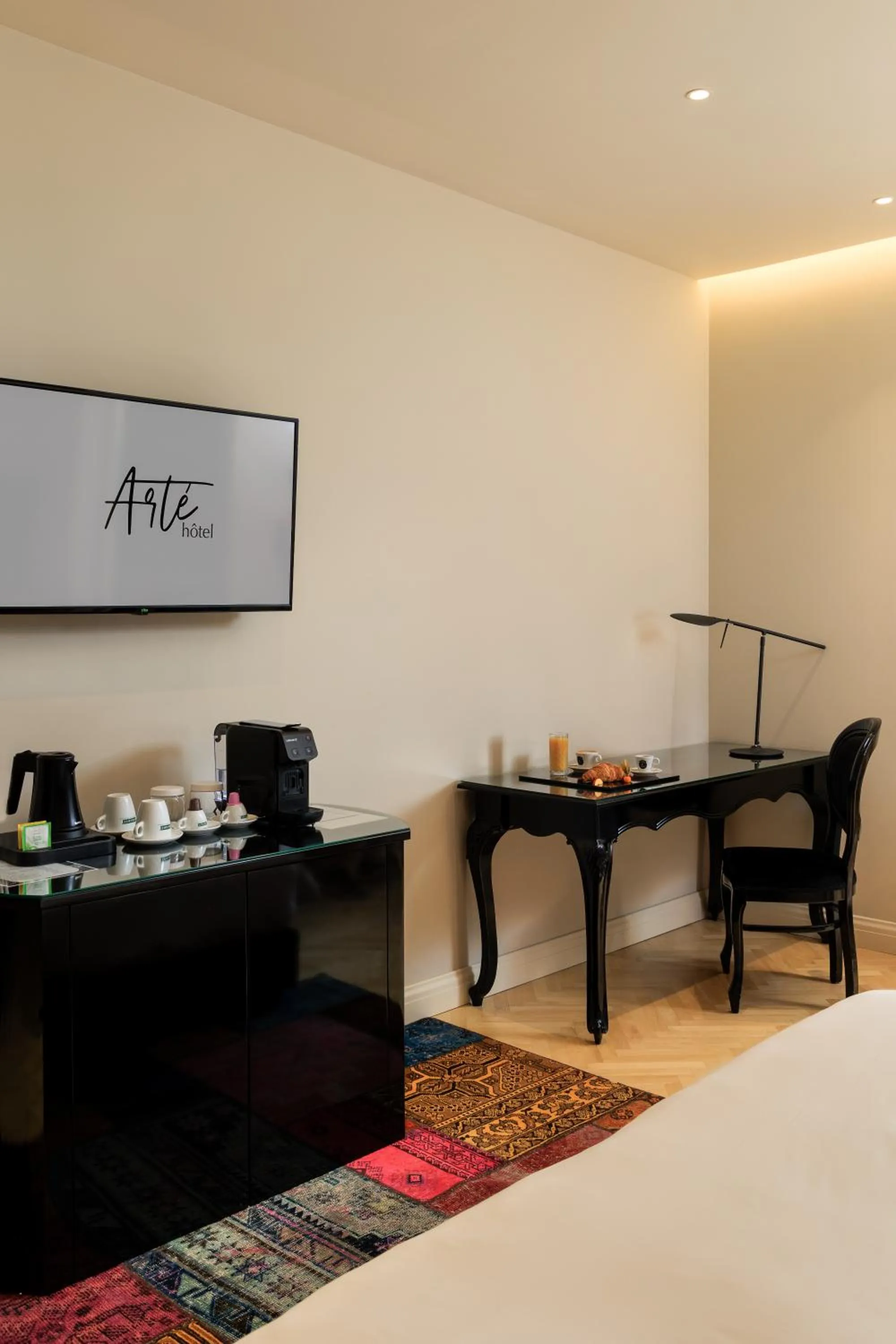 hair dresser in Arté Boutique Hotel