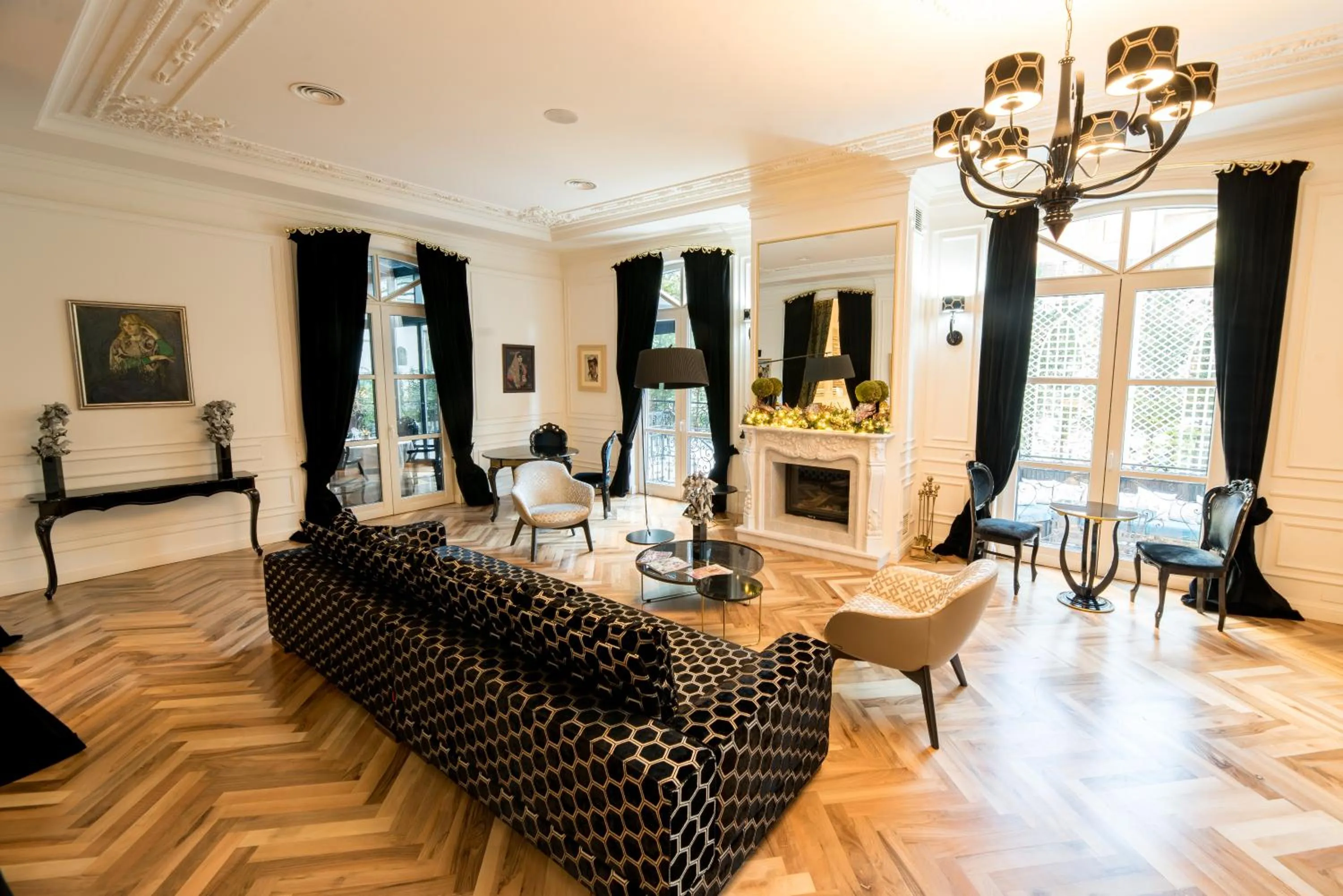 Seating area in Arté Boutique Hotel