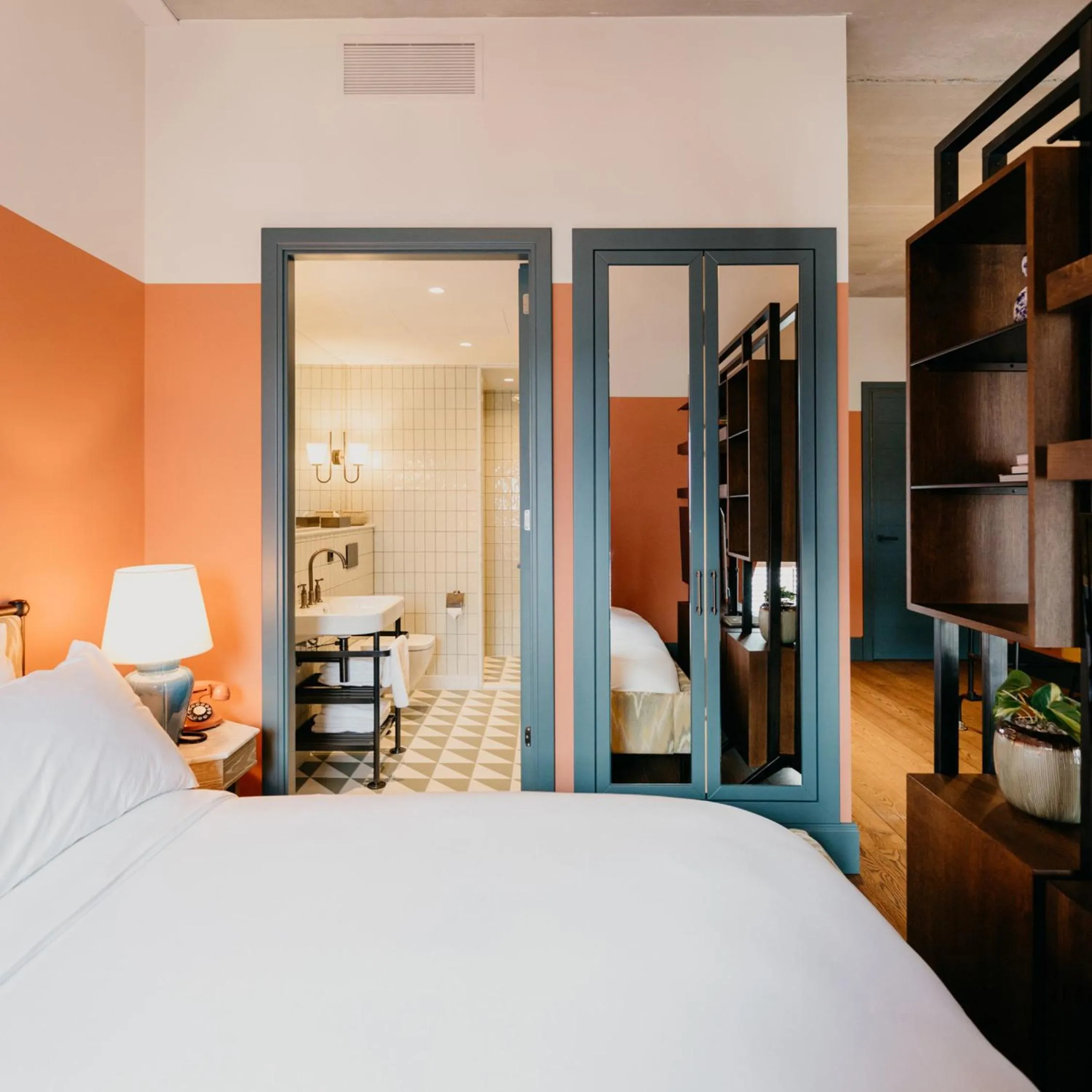 Bed in The July - Boat & Co