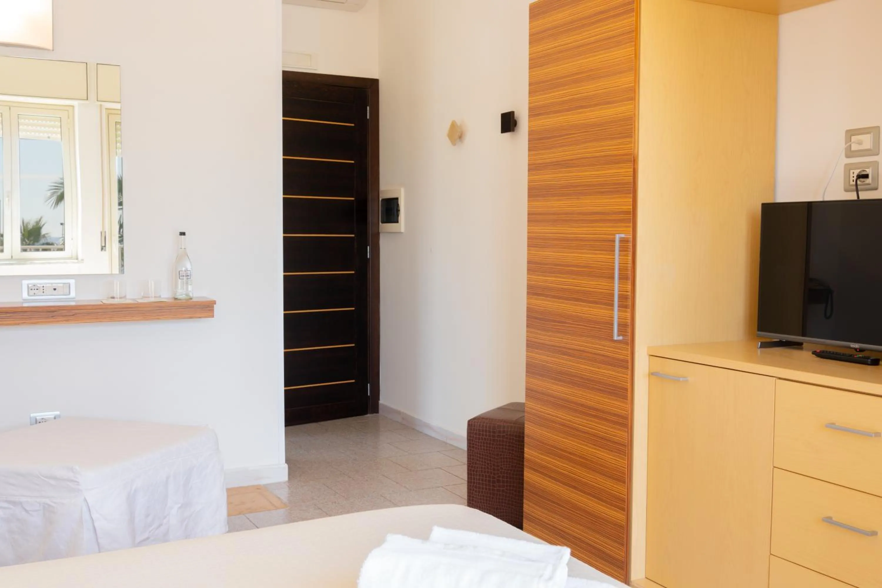 Bedroom, Bed in Hotel Garden