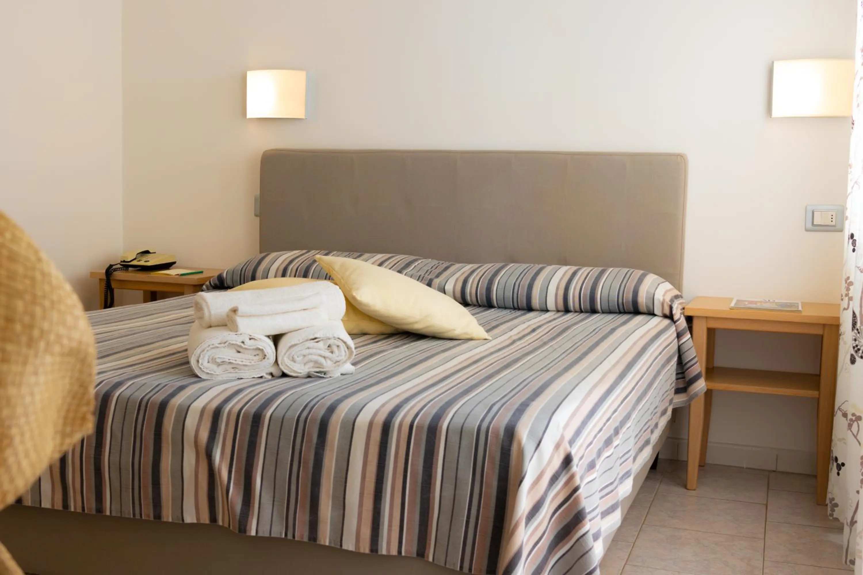 Bedroom, Bed in Hotel Garden