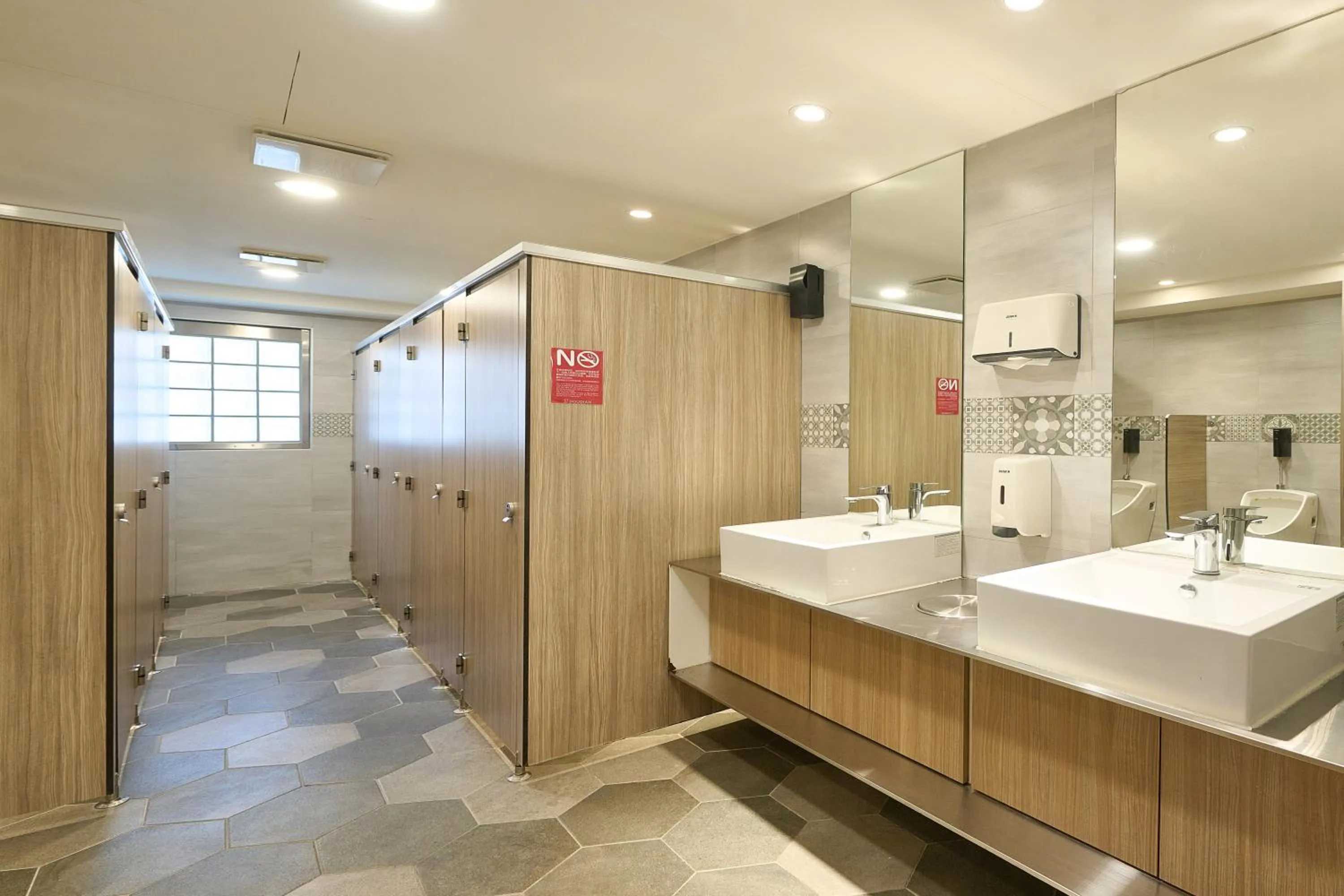 Shower in Doudian DDiNN Hotel