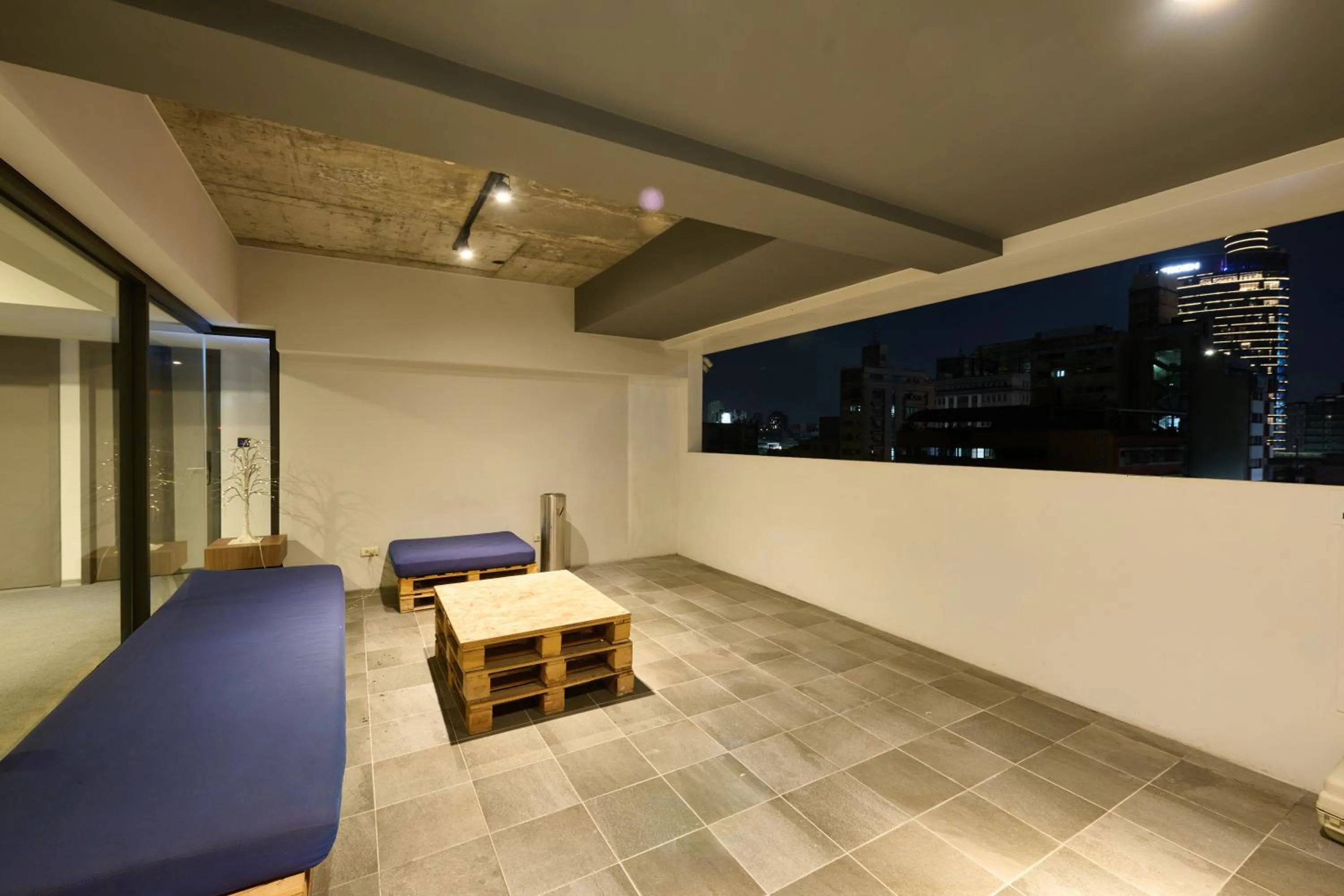 Balcony/Terrace in Doudian DDiNN Hotel