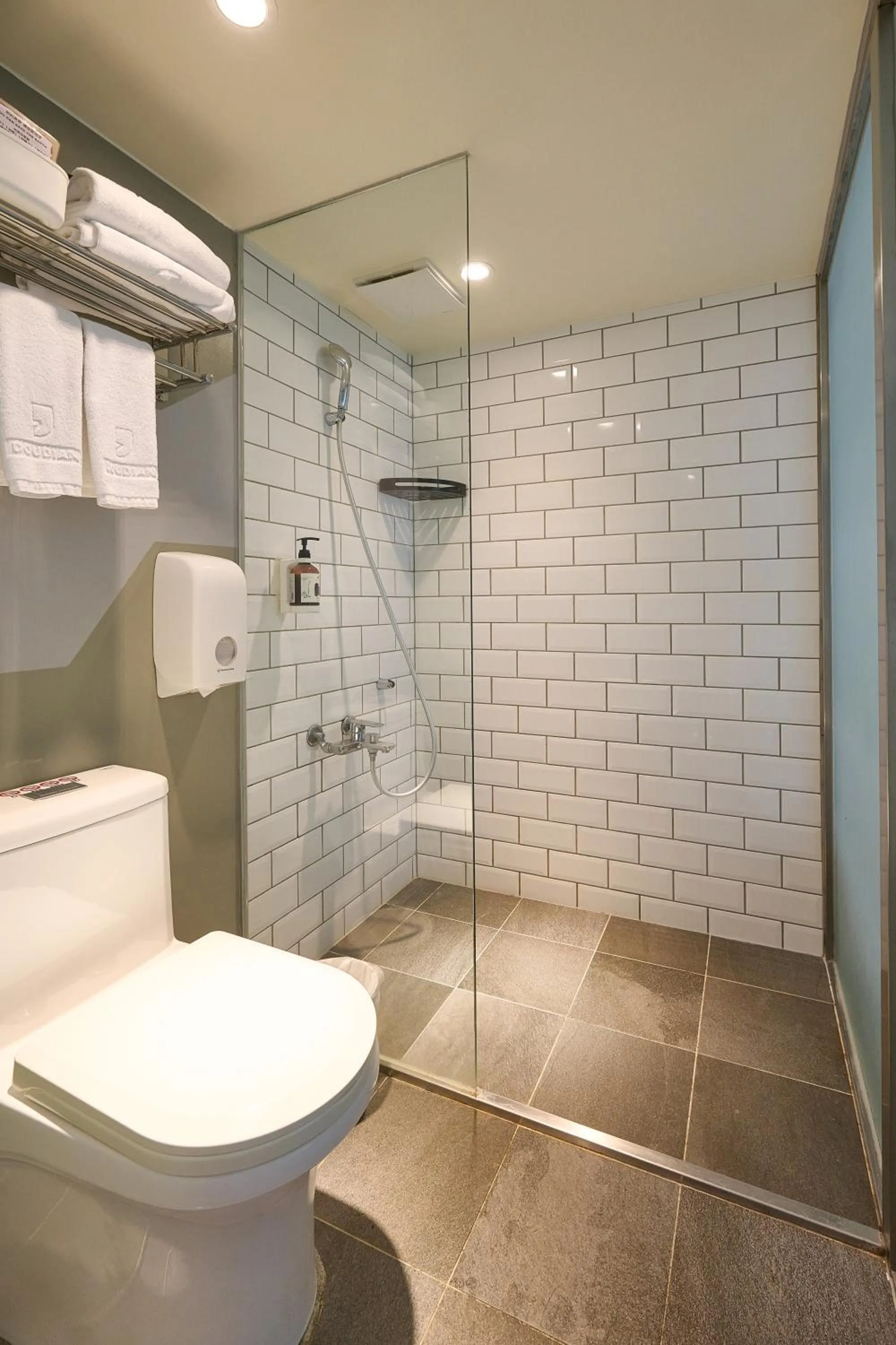 Shower in Doudian DDiNN Hotel