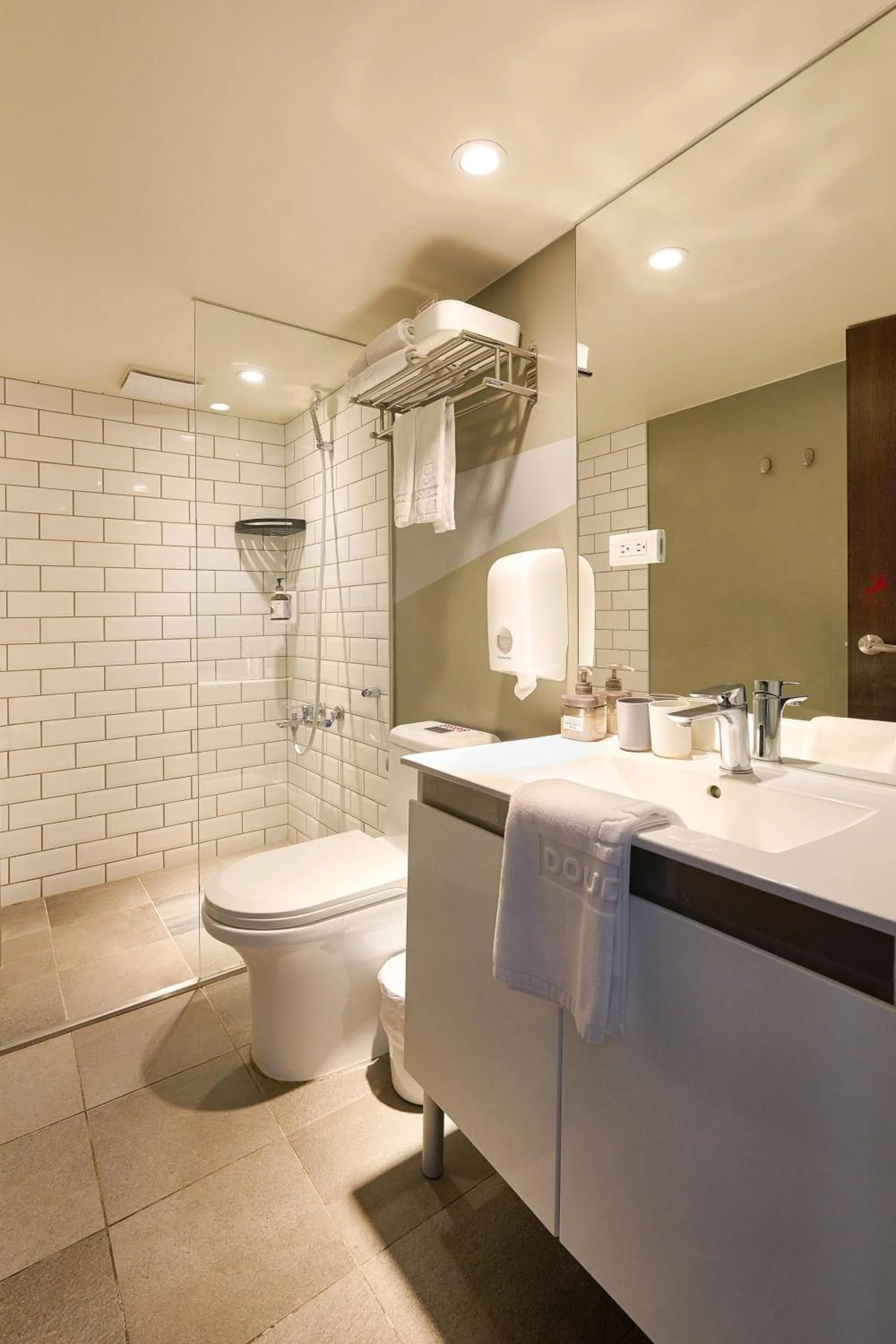 Shower in Doudian DDiNN Hotel