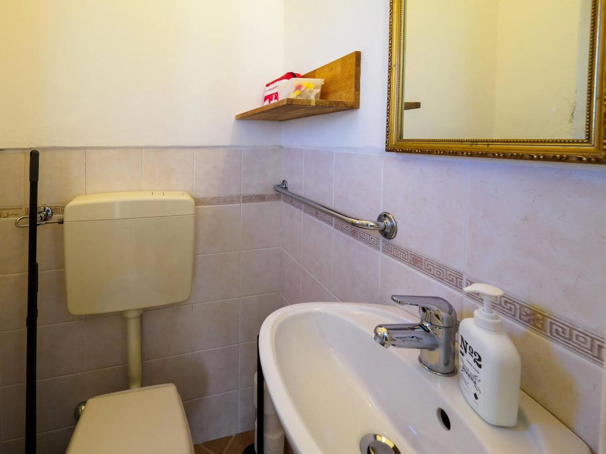 Bathroom in Ventu de Ma Studios & Rooms