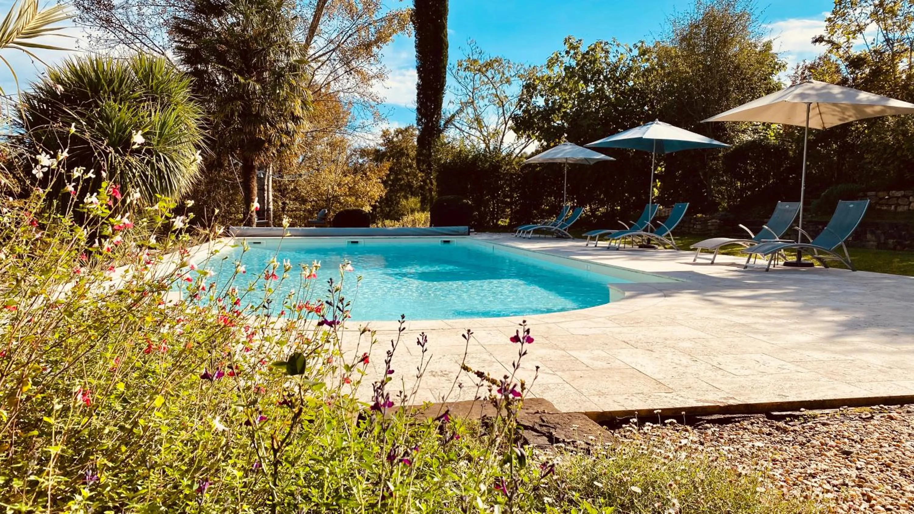 Swimming pool in Chambres d'Hôtes Secret Pyrenées