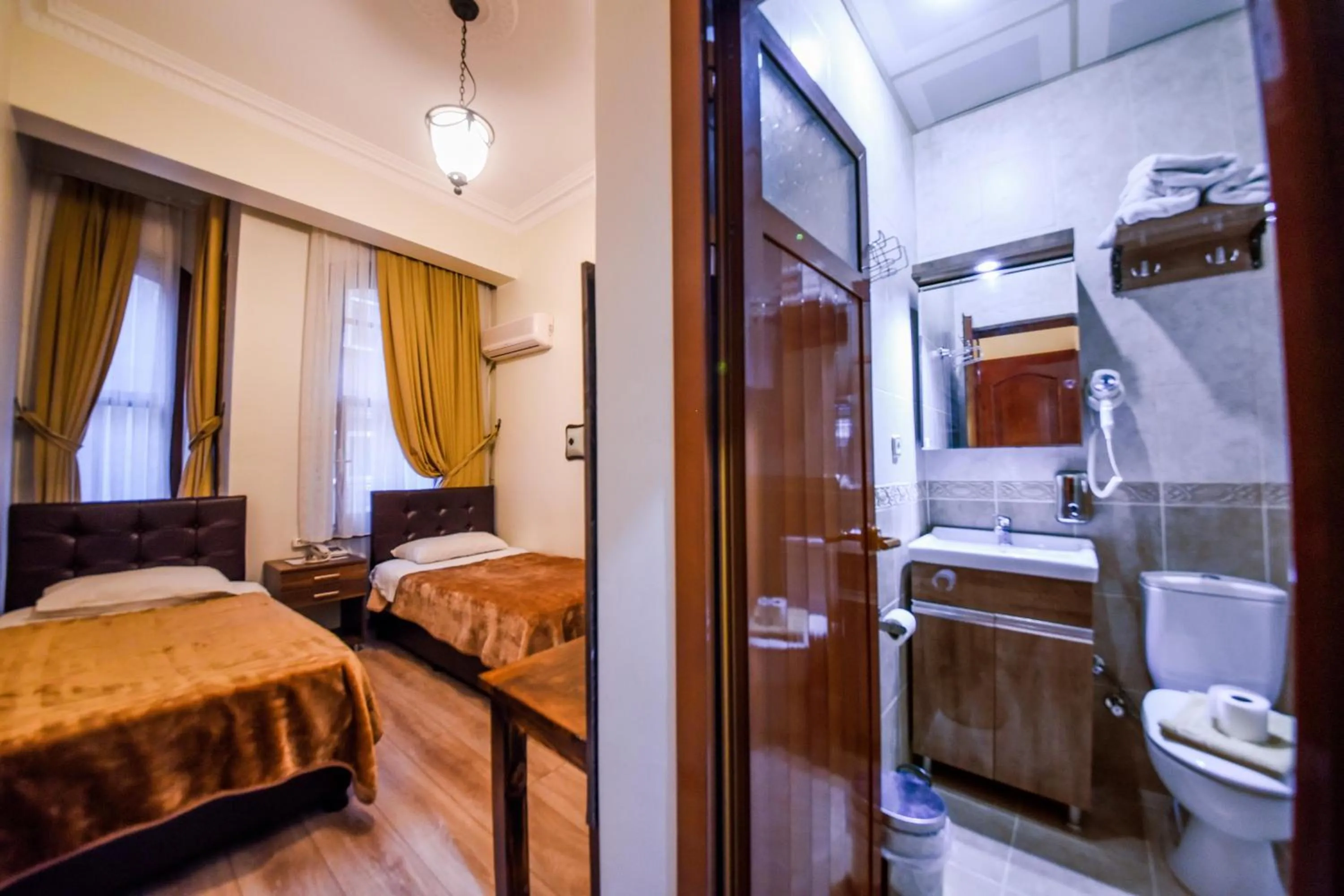 Photo of the whole room, Bed in Kosk Hotel Kadikoy