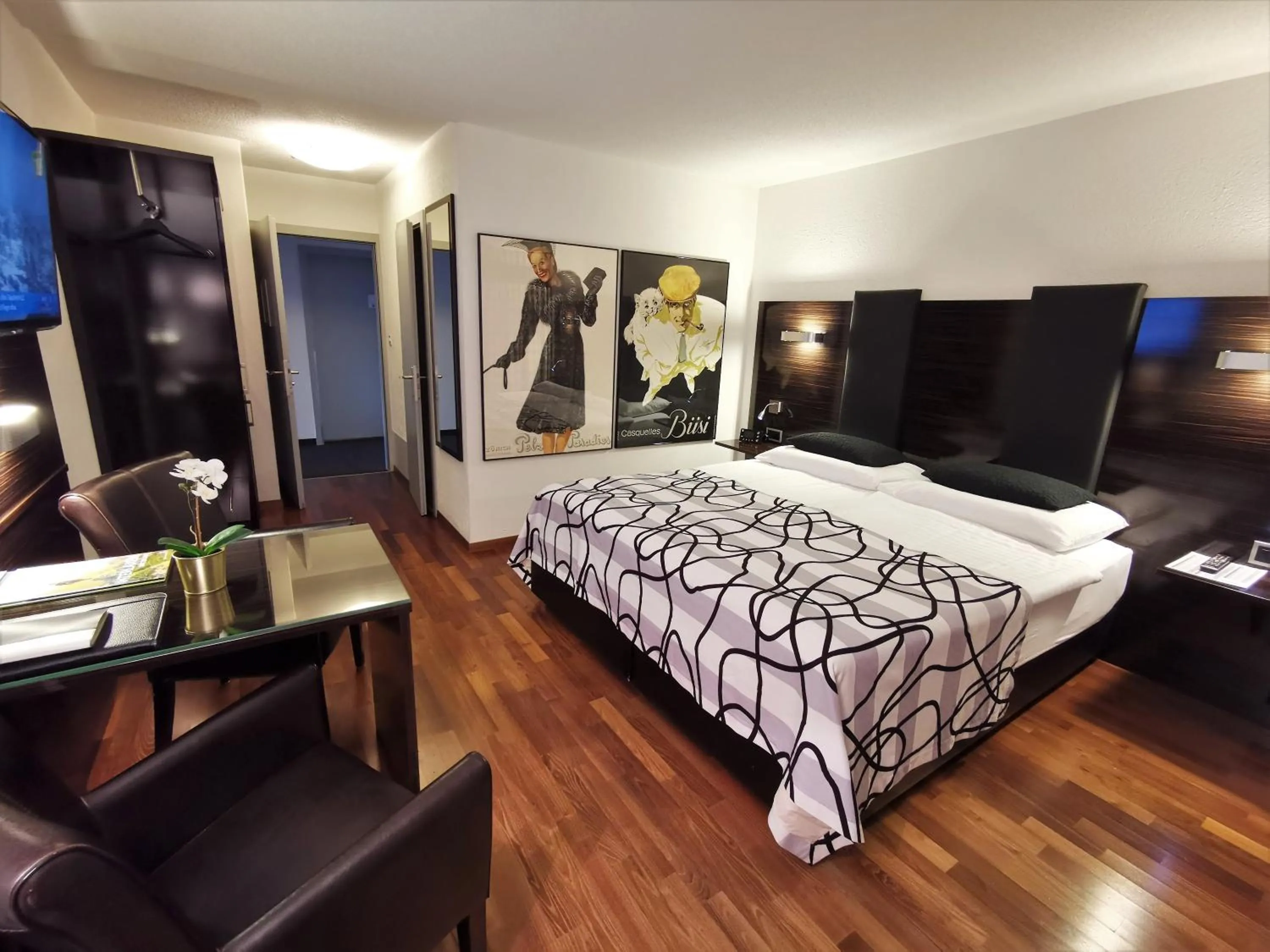 Bedroom, Bed in Hotel Brienzersee