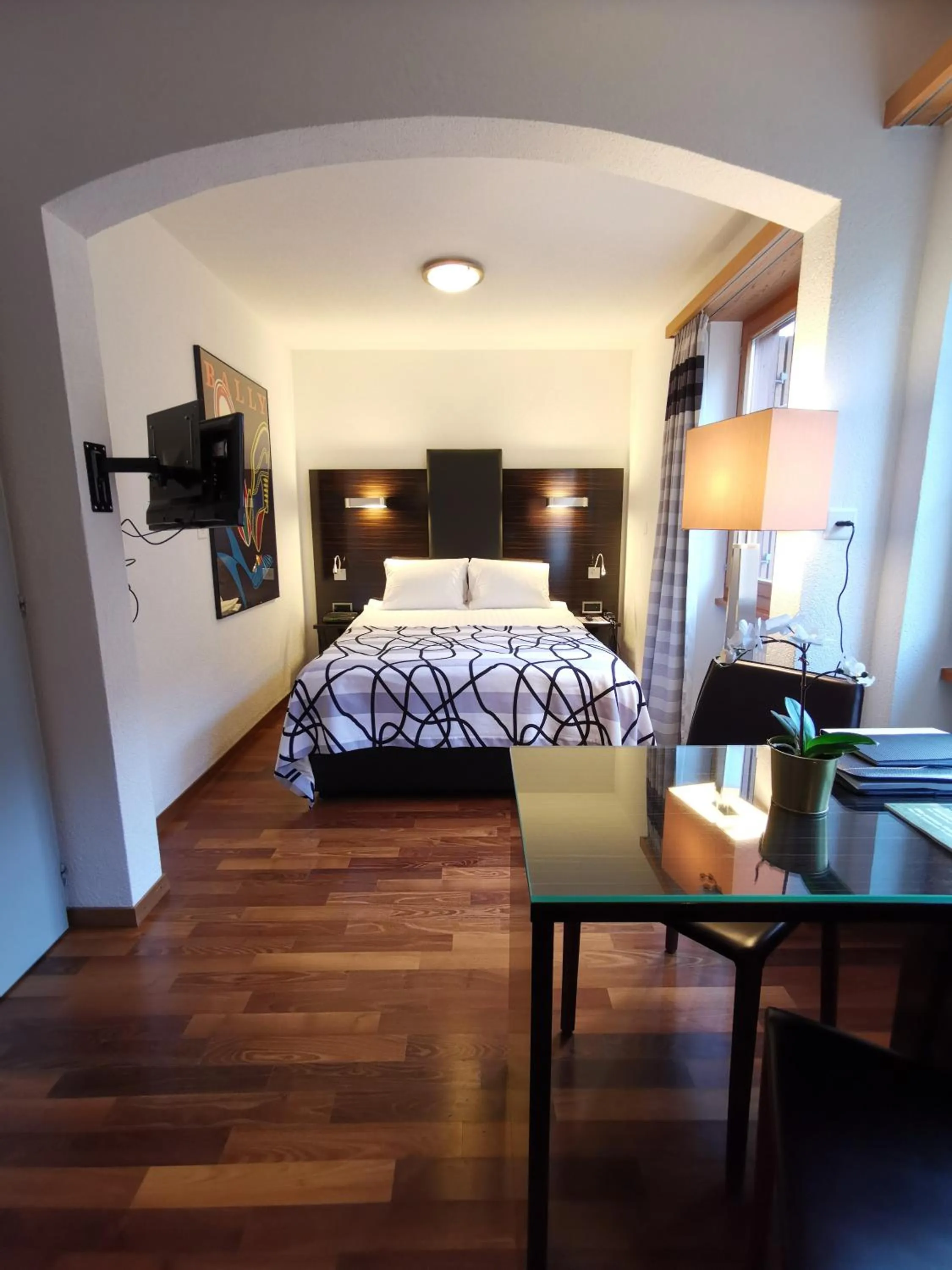 Photo of the whole room, Bed in Hotel Brienzersee