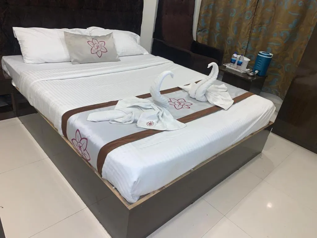 Bedroom, Bed in The JK Hotel Nr Railway Station