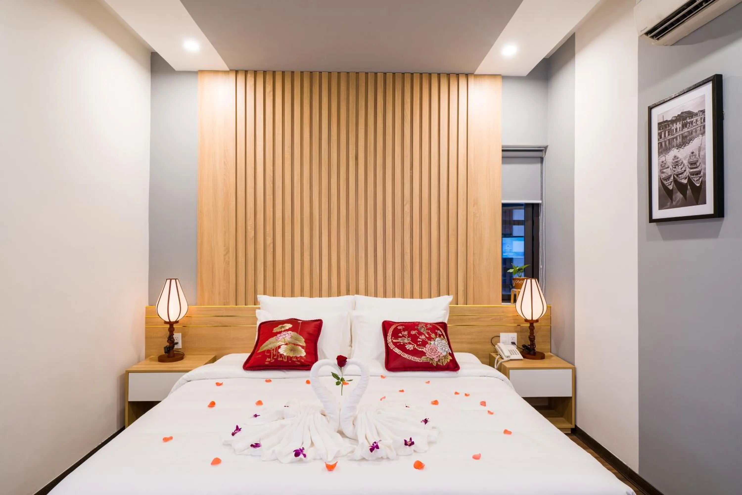 Bed in Hoi An Grace River Villa