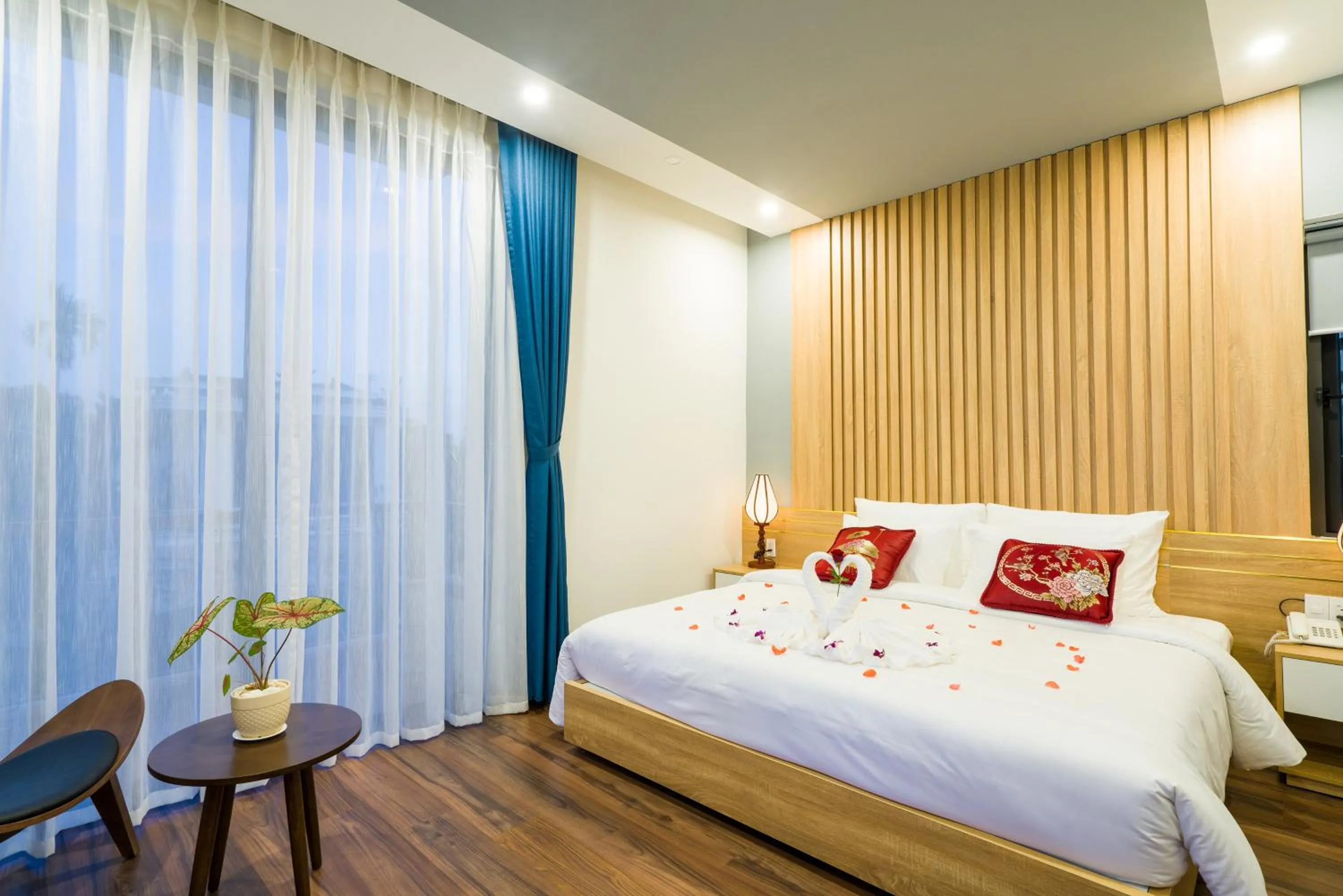 Bed in Hoi An Grace River Villa