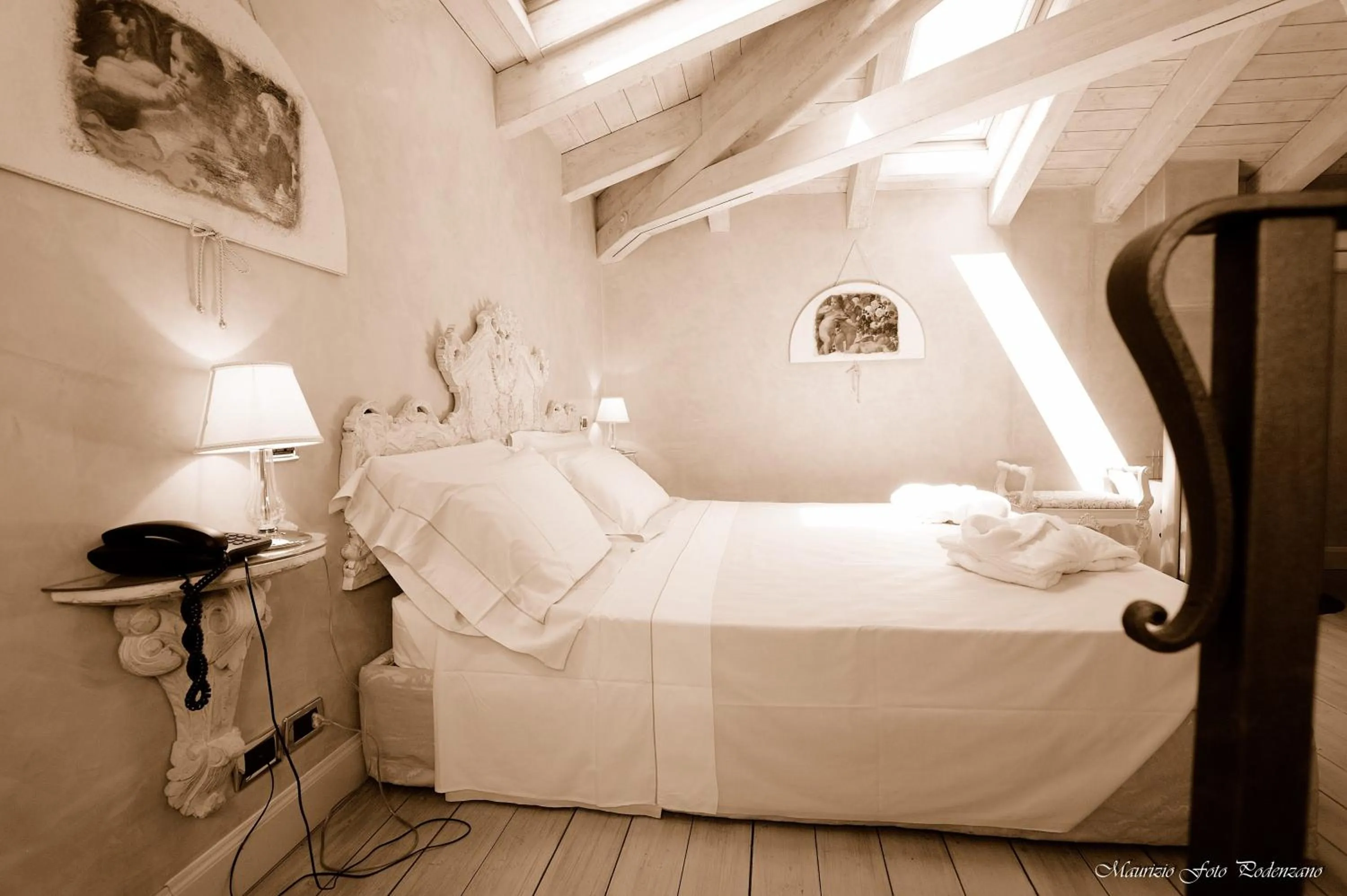 Photo of the whole room, Bed in Relais La Colombara Spa & Wellness