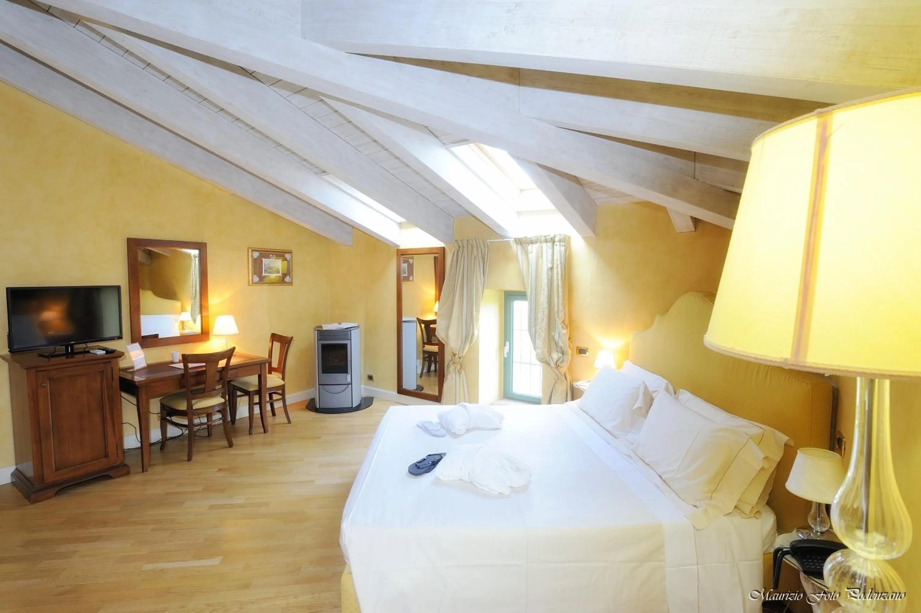 Photo of the whole room, Bed in Relais La Colombara Spa & Wellness