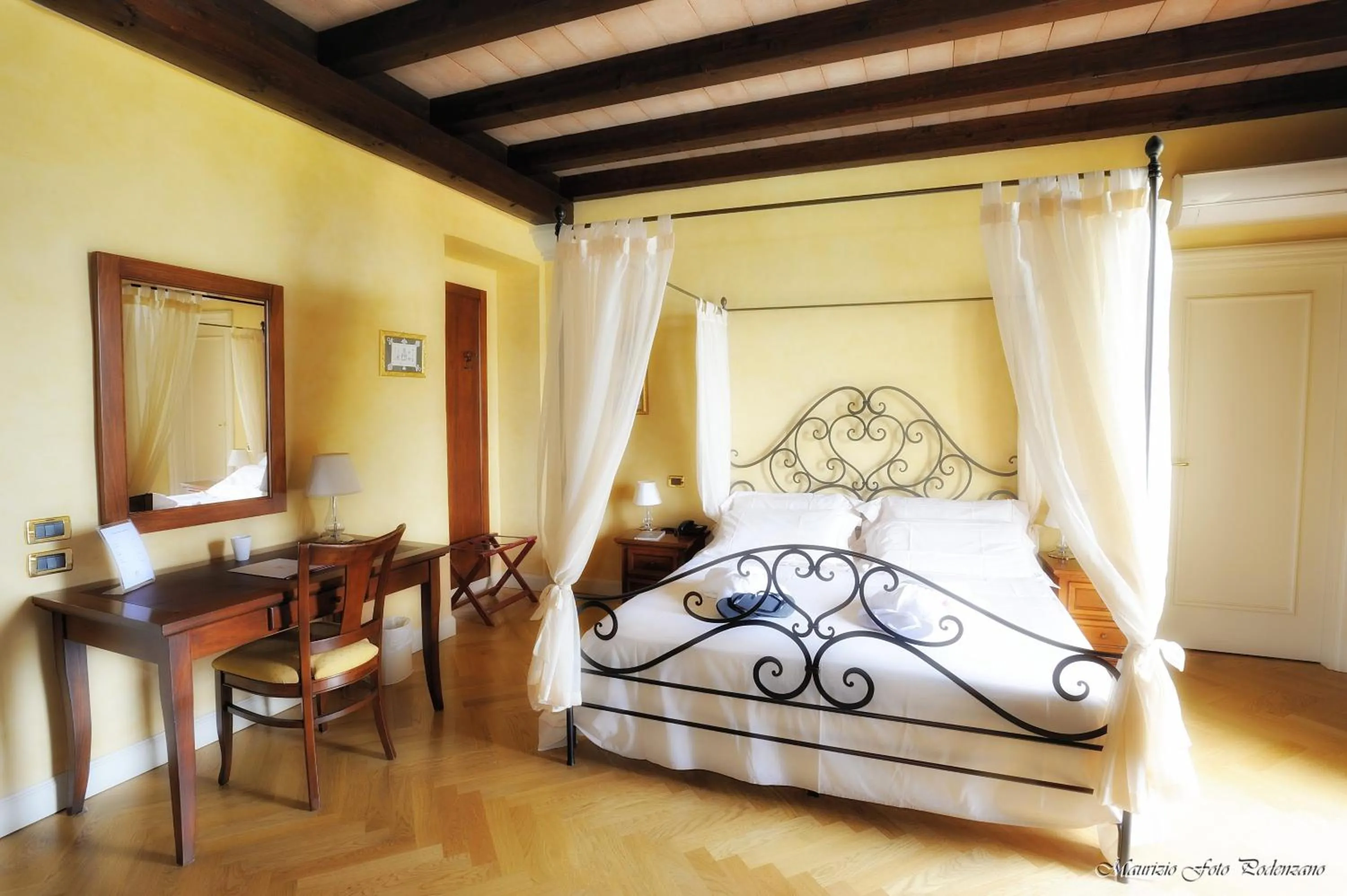 Photo of the whole room, Bed in Relais La Colombara Spa & Wellness