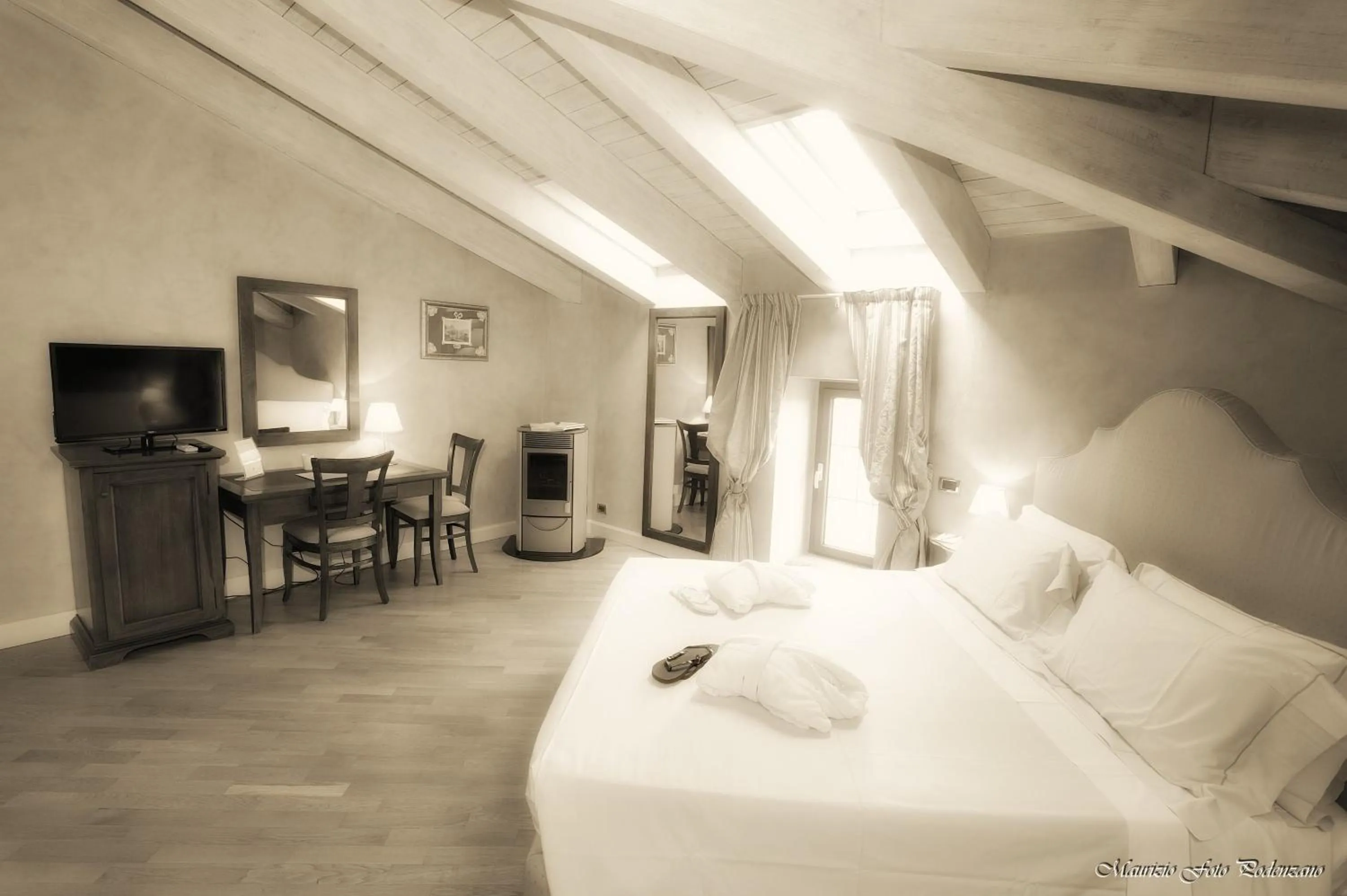 Photo of the whole room, Bed in Relais La Colombara Spa & Wellness