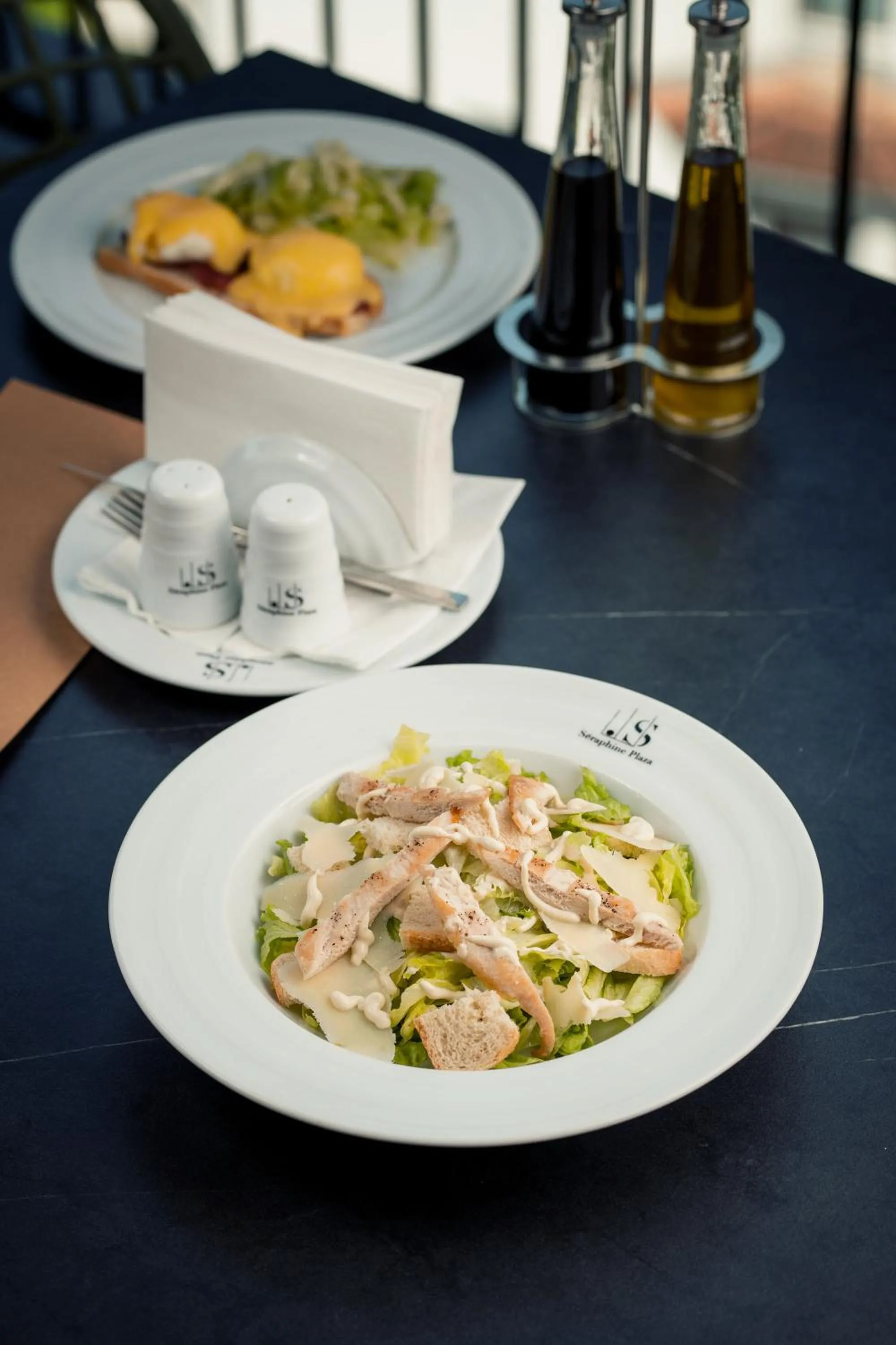 Restaurant/places to eat in Seraphine Plaza