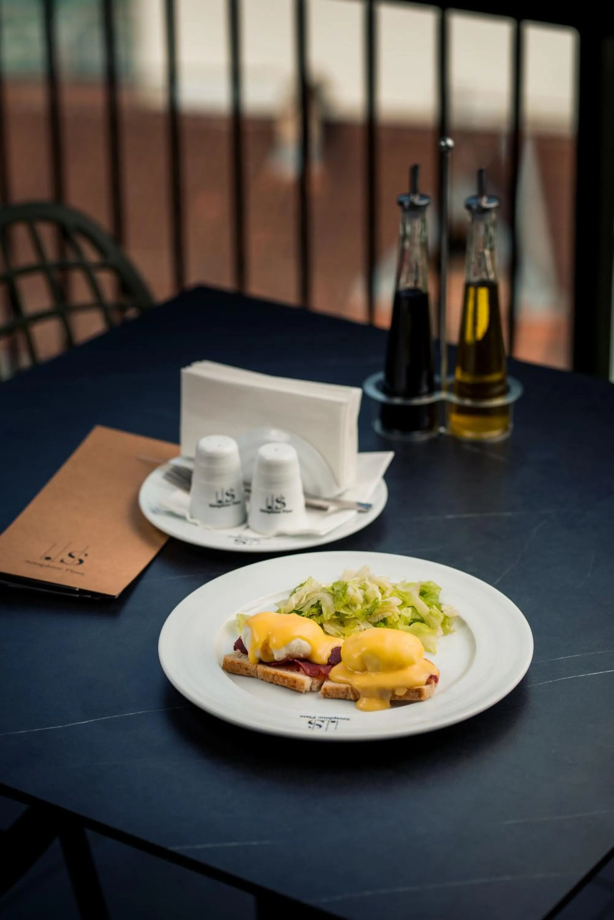 Breakfast in Seraphine Plaza