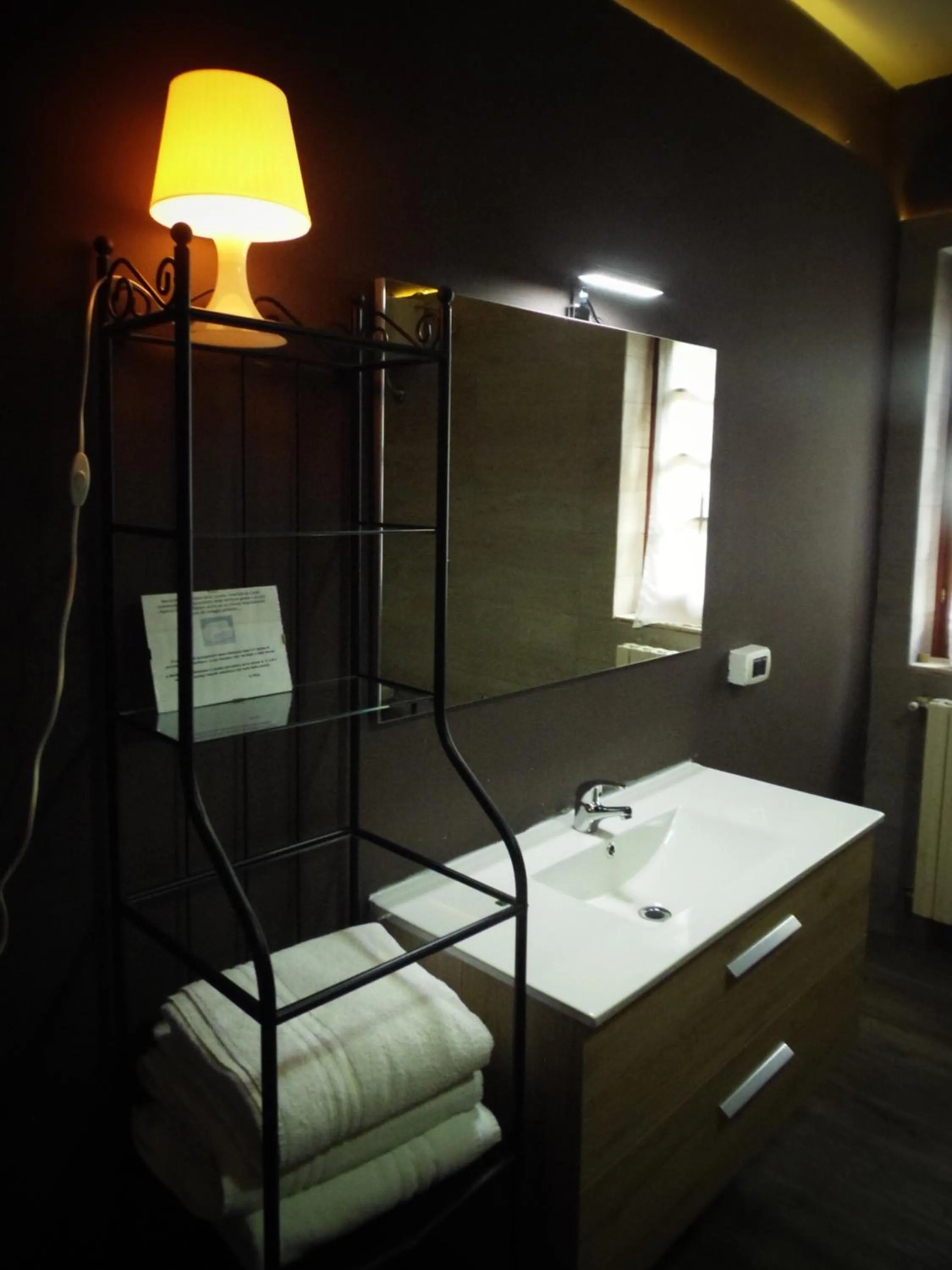 Bathroom, Bed in B&B La Villa