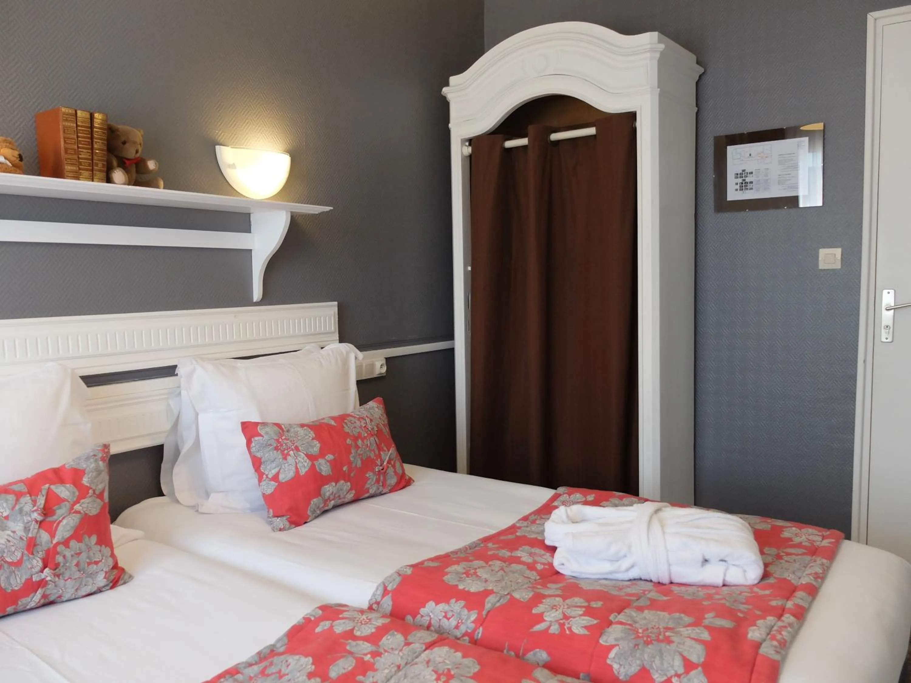 Bedroom in Aux Temps d'Em