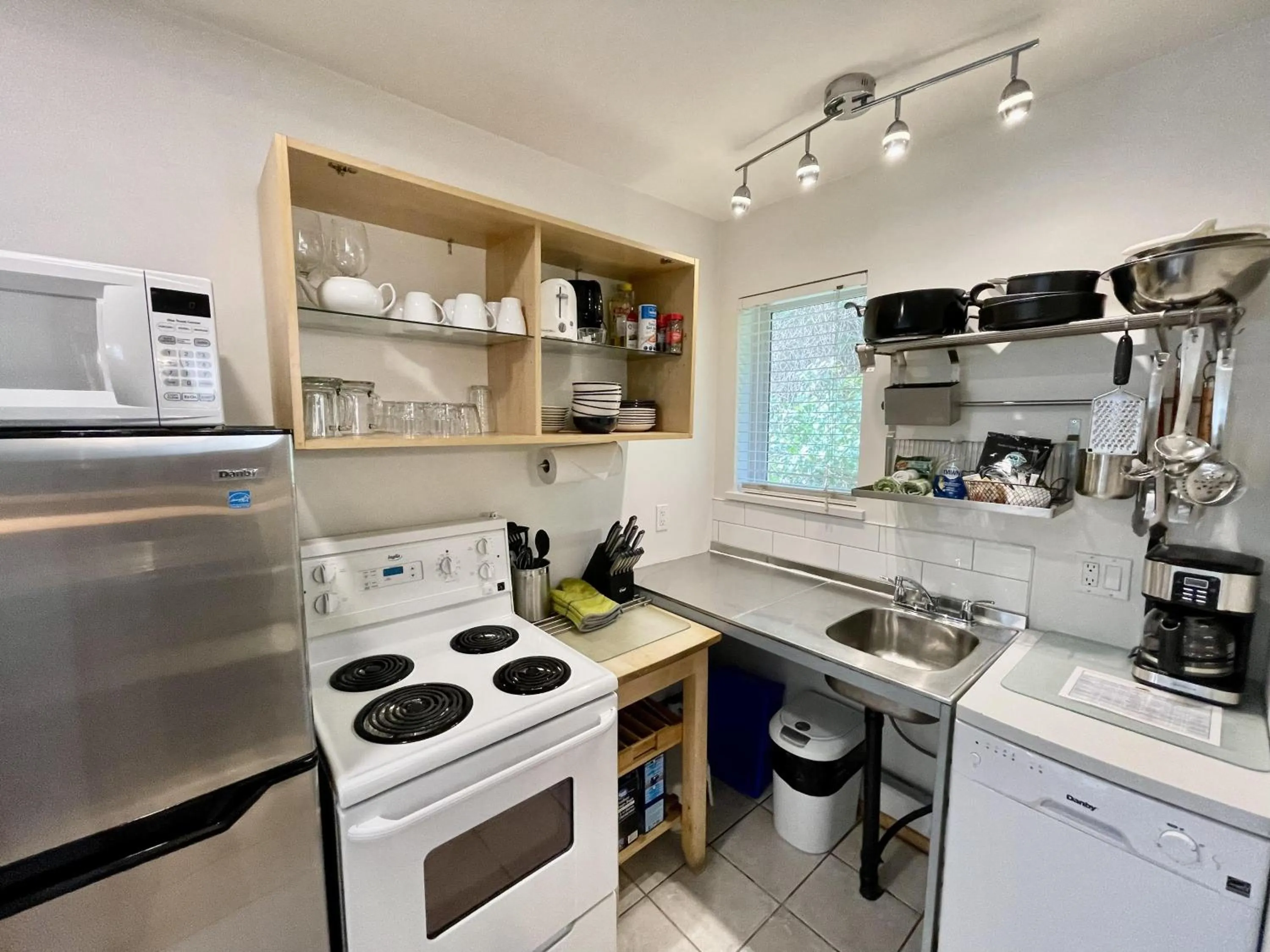 Property building in Great Cabin In Close To Walking Trails And Beaches - 13T