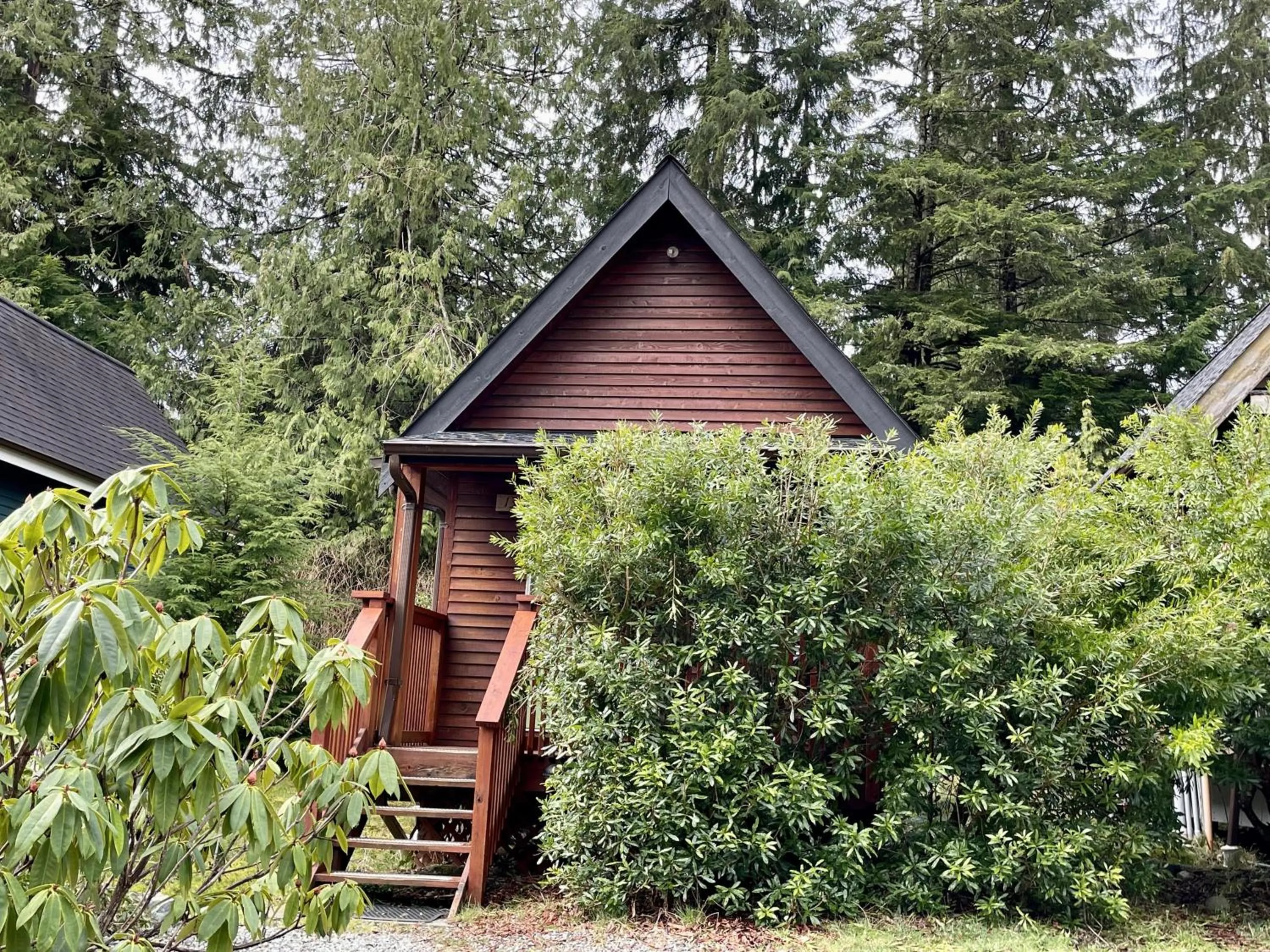 Property building in Great Cabin In Close To Walking Trails And Beaches - 13T