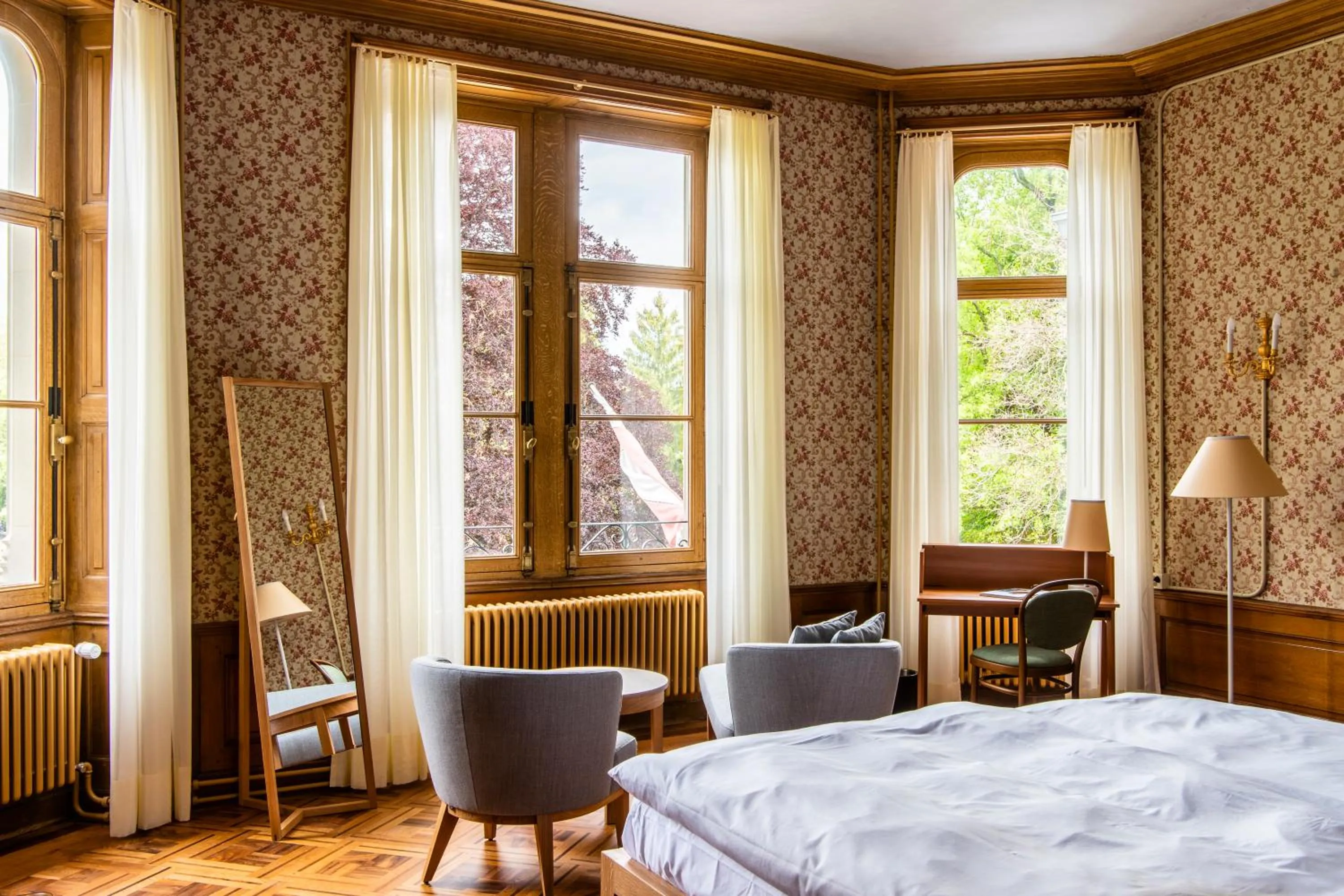 Seating area, Bed in Schloss Schadau - Swiss Historic Hotel