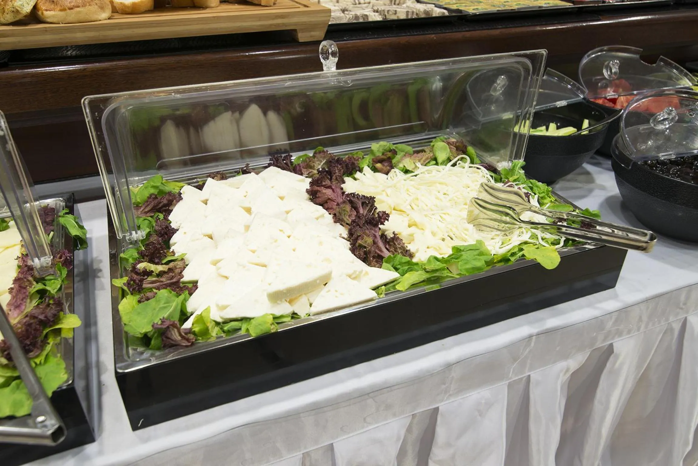 Restaurant/places to eat in Cumbali Suite Hotel