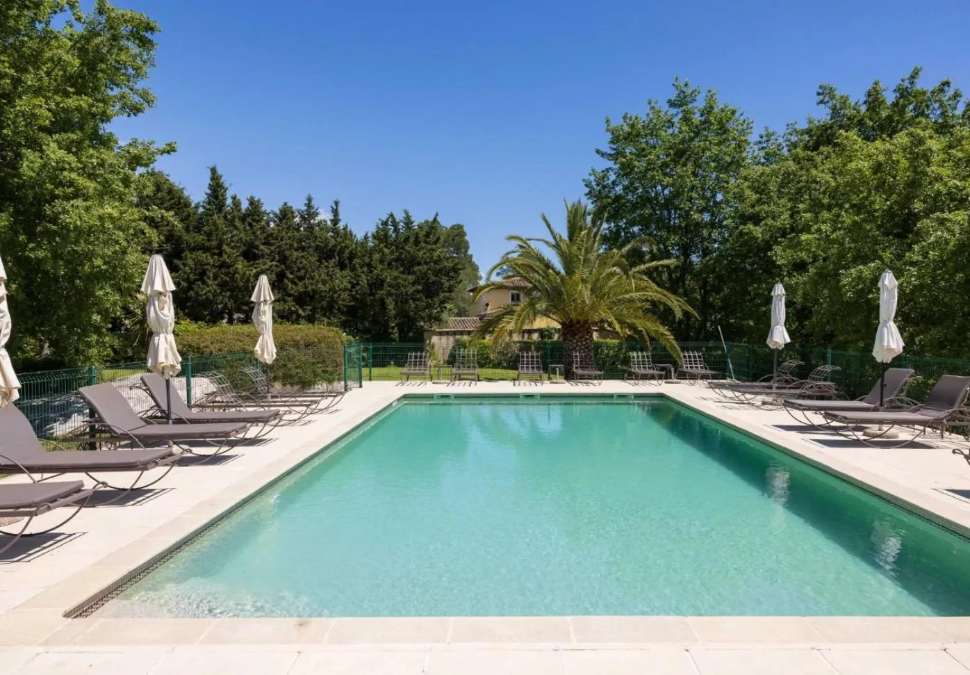 Swimming pool in La Résidence du Moulin