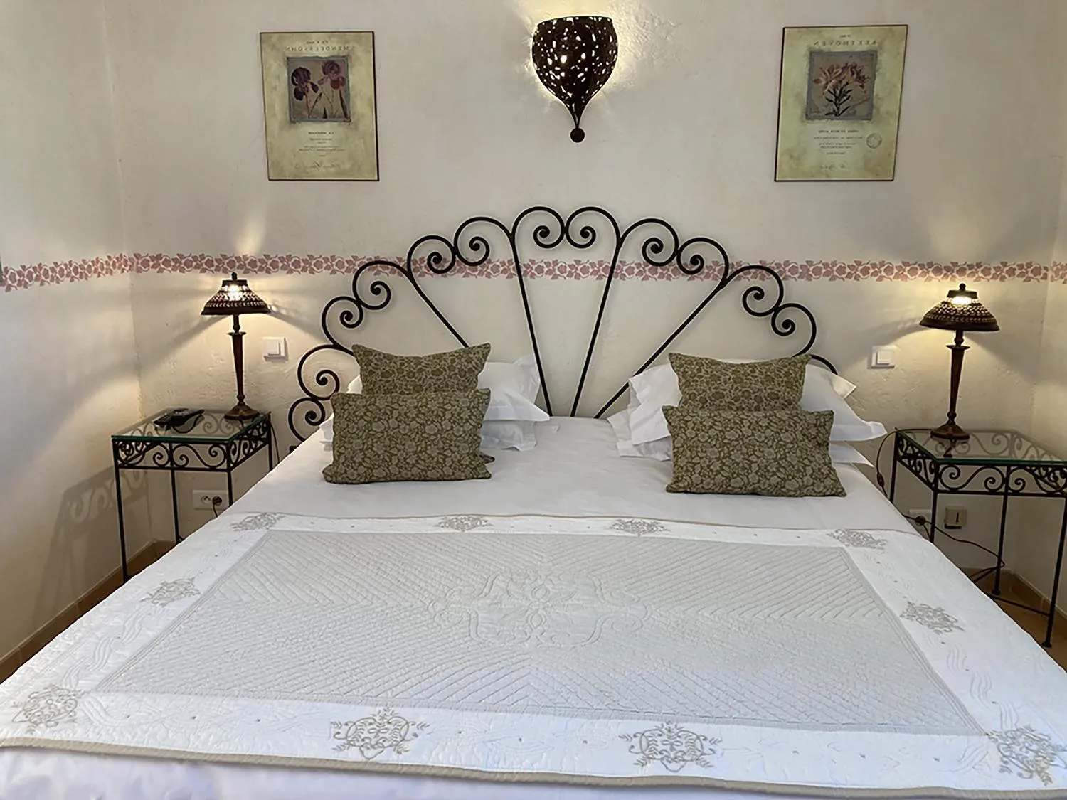 Property building, Bed in La Résidence du Moulin