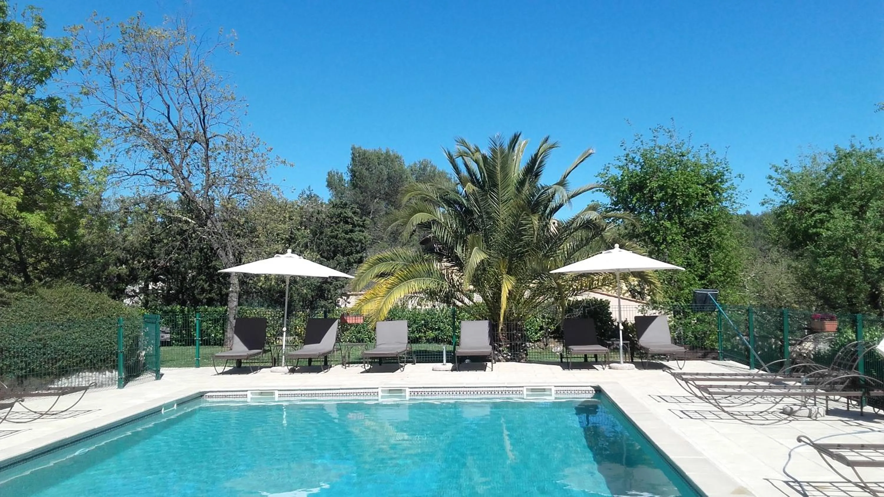 Pool view in La Résidence du Moulin