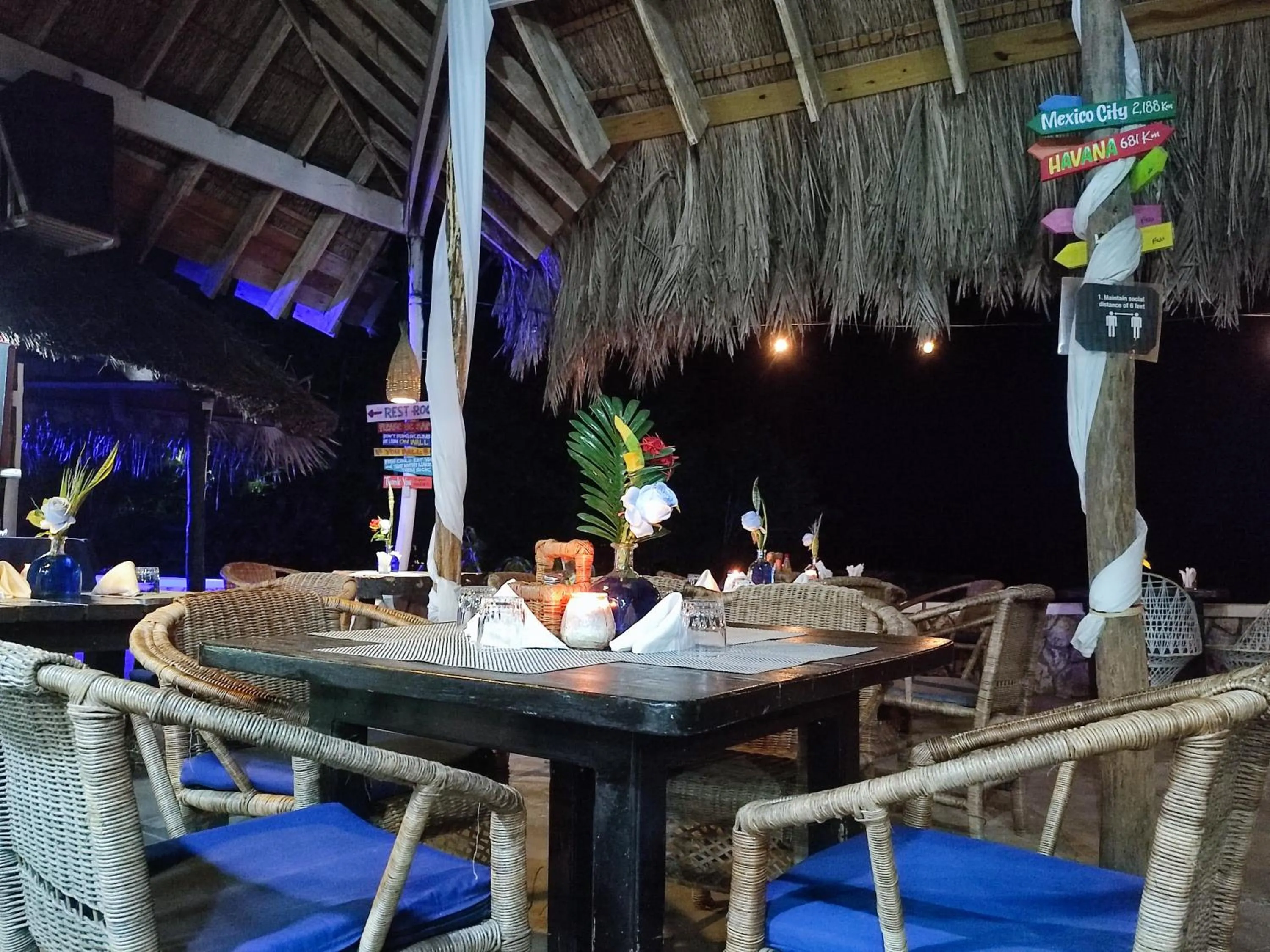 Restaurant/places to eat in Ltu Garden