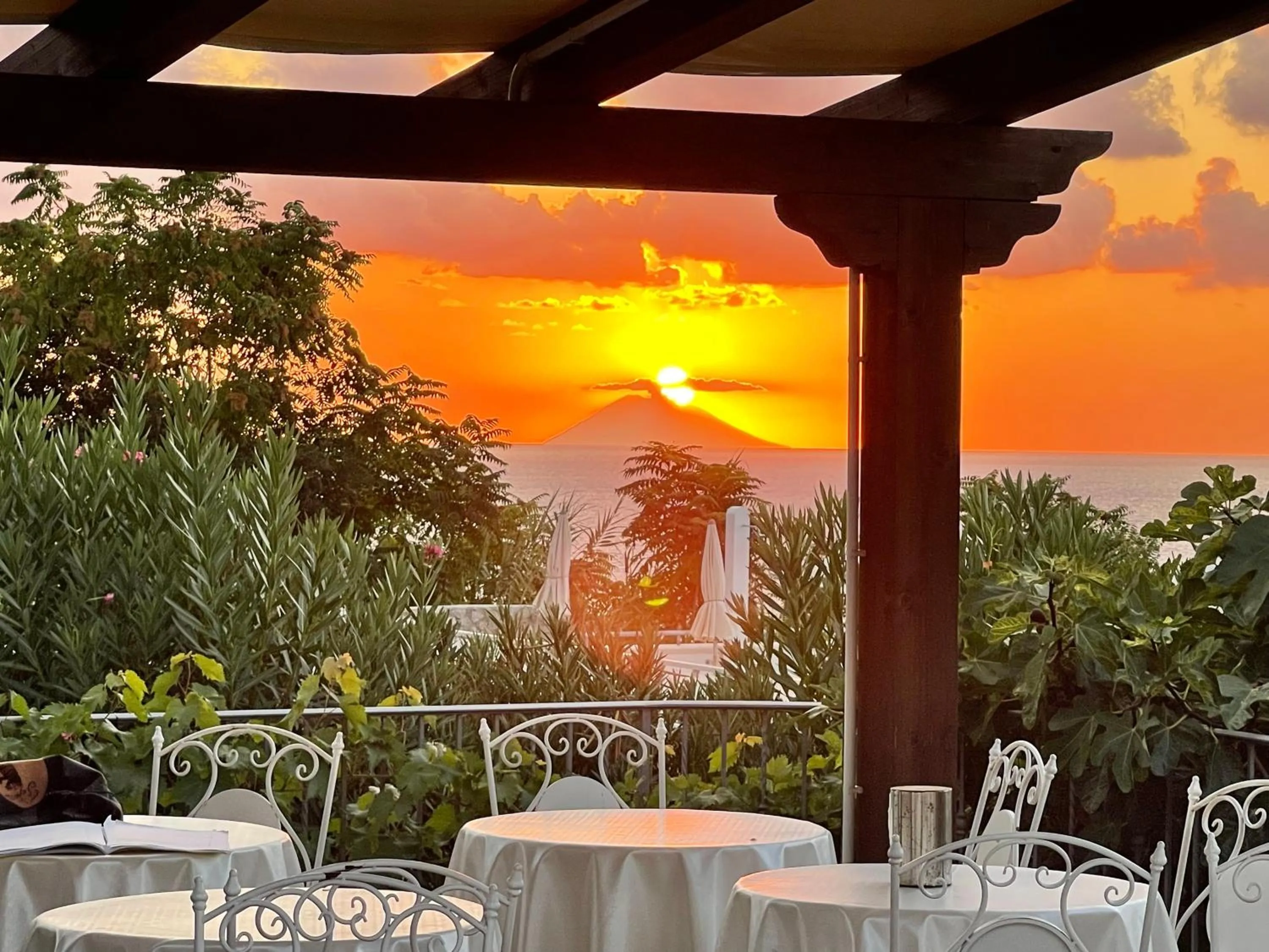 Restaurant/places to eat in Appartamenti Pousada Michelino